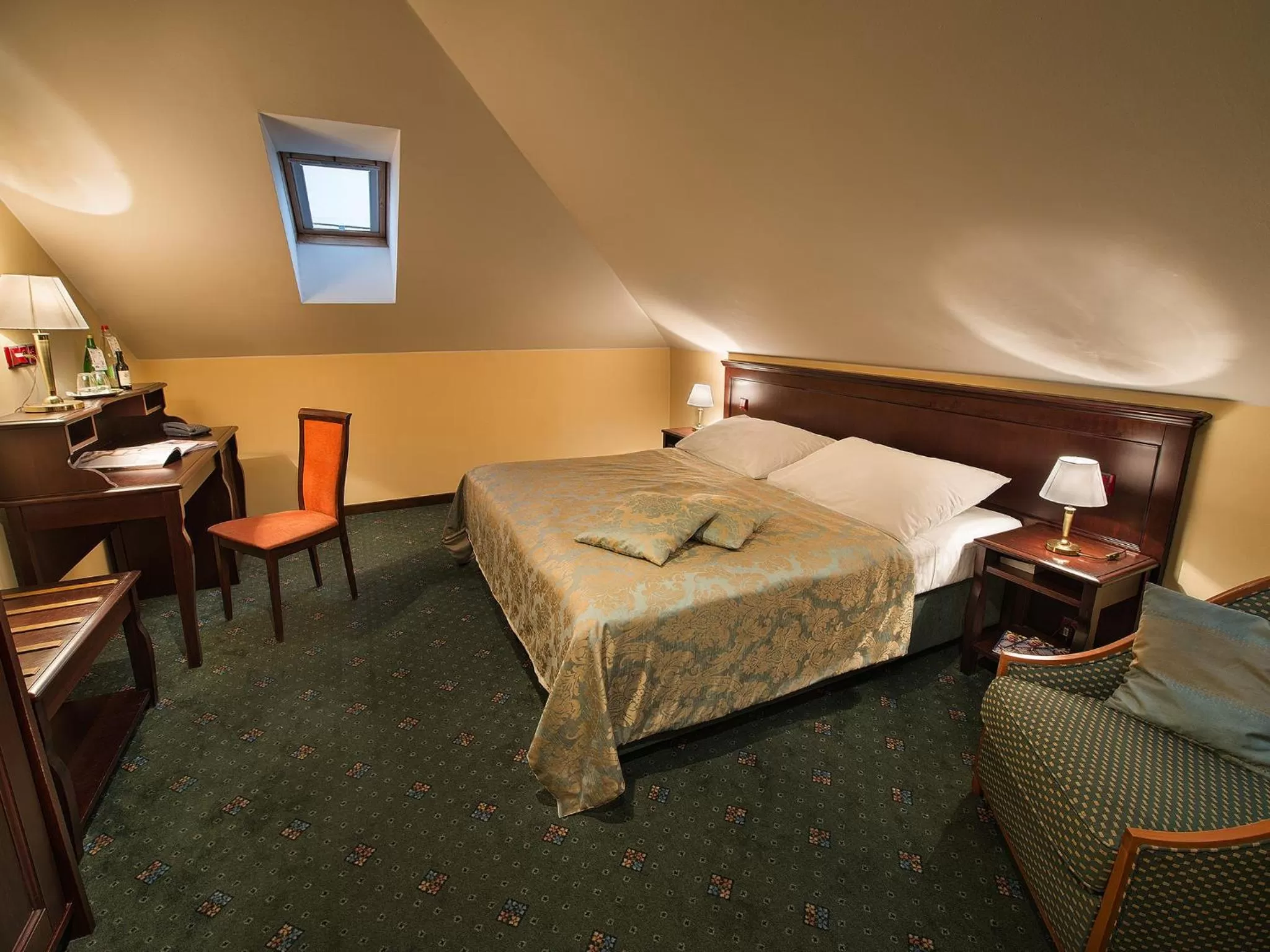 Bed in EA Hotel Downtown