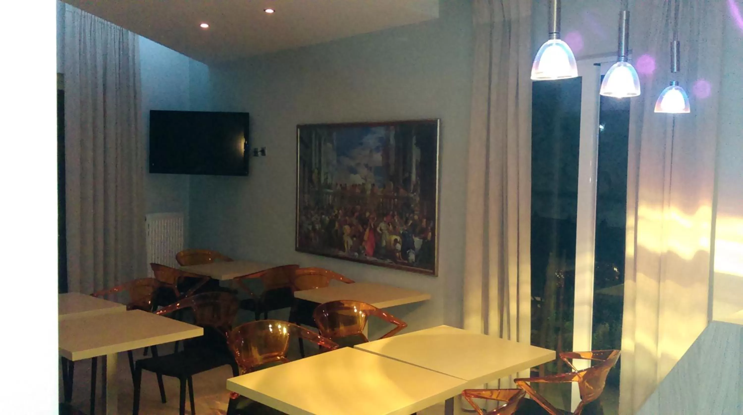 Restaurant/places to eat in Alexandros