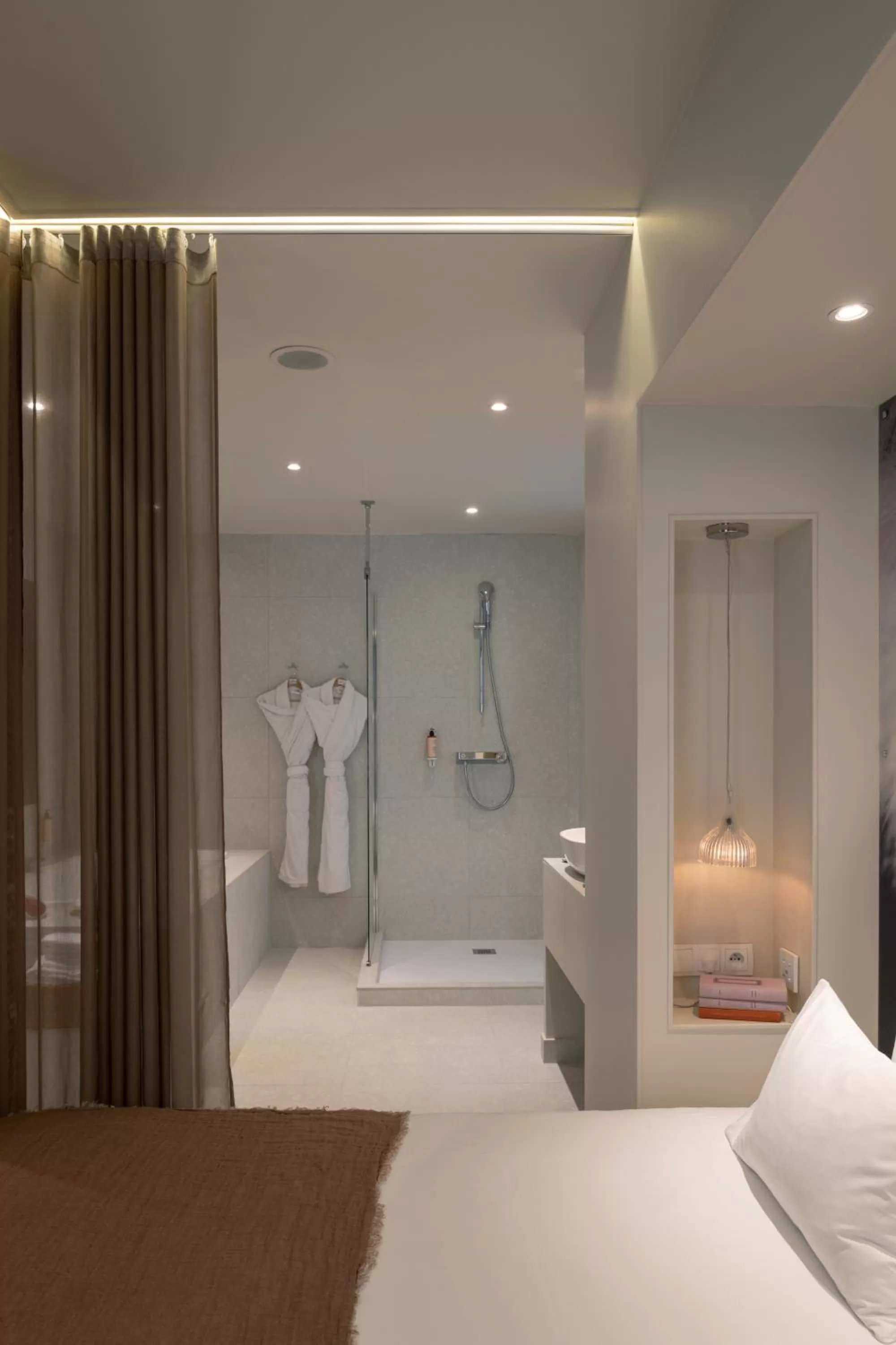 Bed, Bathroom in MiHotel Sala