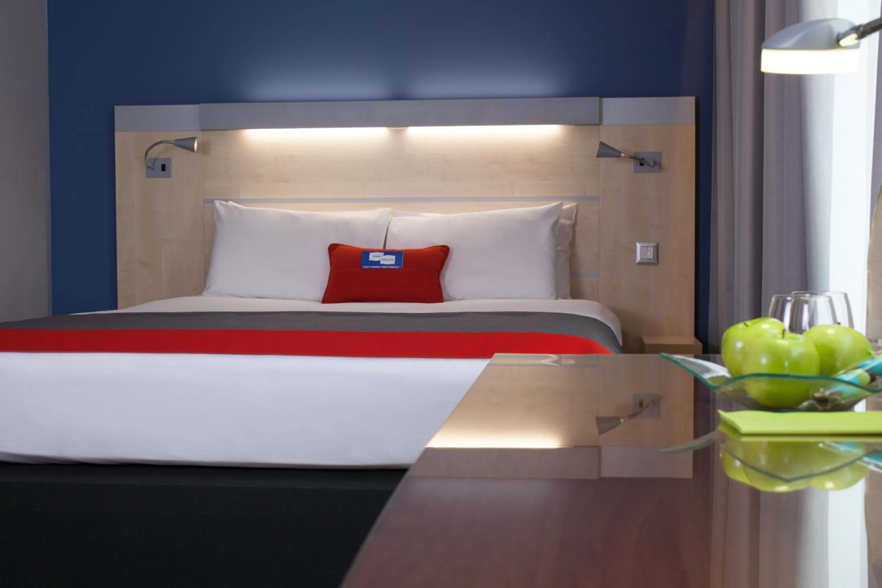Photo of the whole room, Bed in Holiday Inn Express Toulouse Airport by IHG