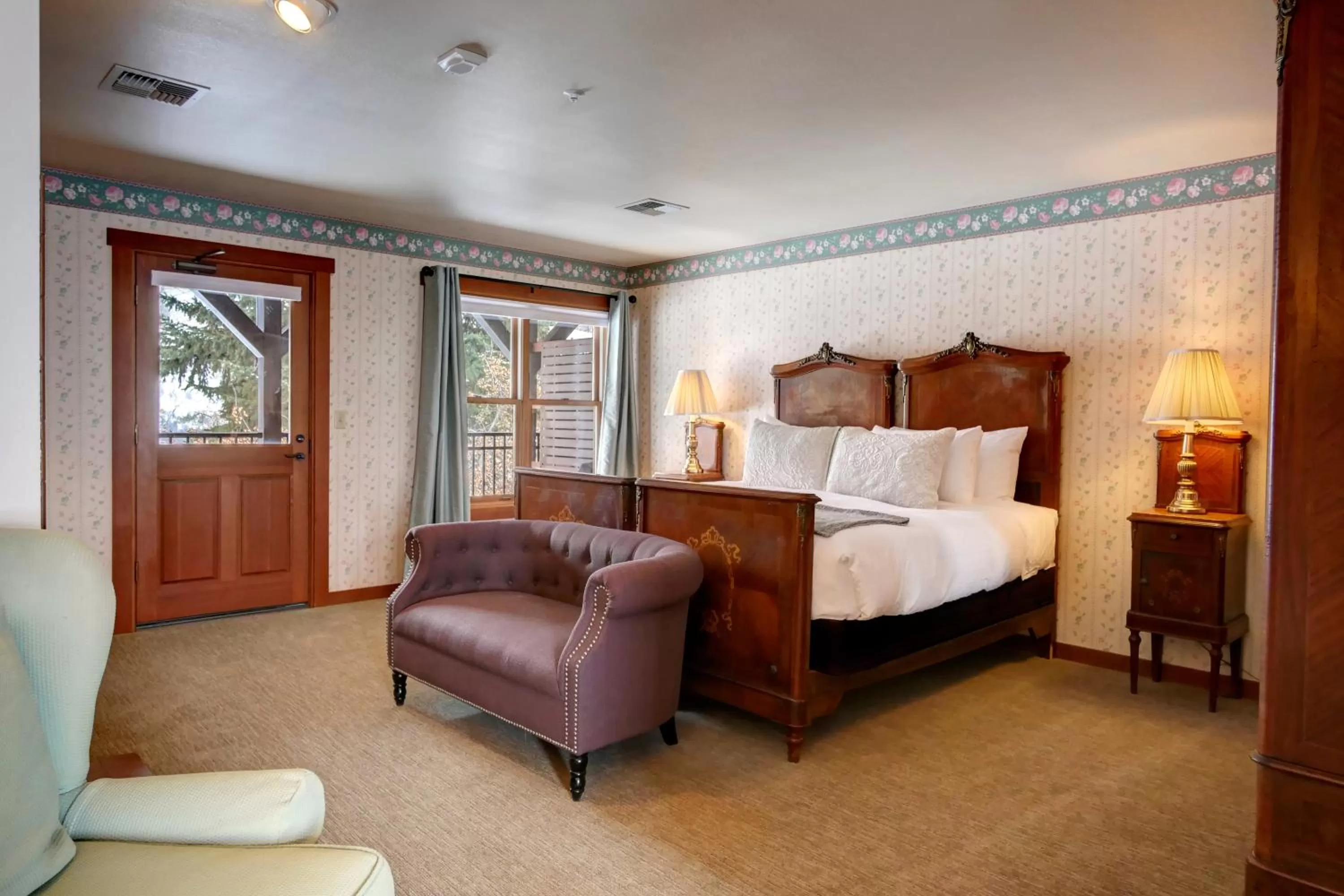 Seating area, Bed in Casia Lodge and Ranch