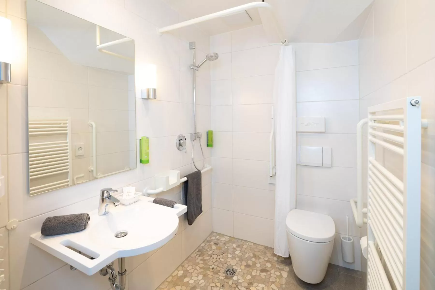 Bathroom in Familien- und Wellnesshotel "Viktoria"