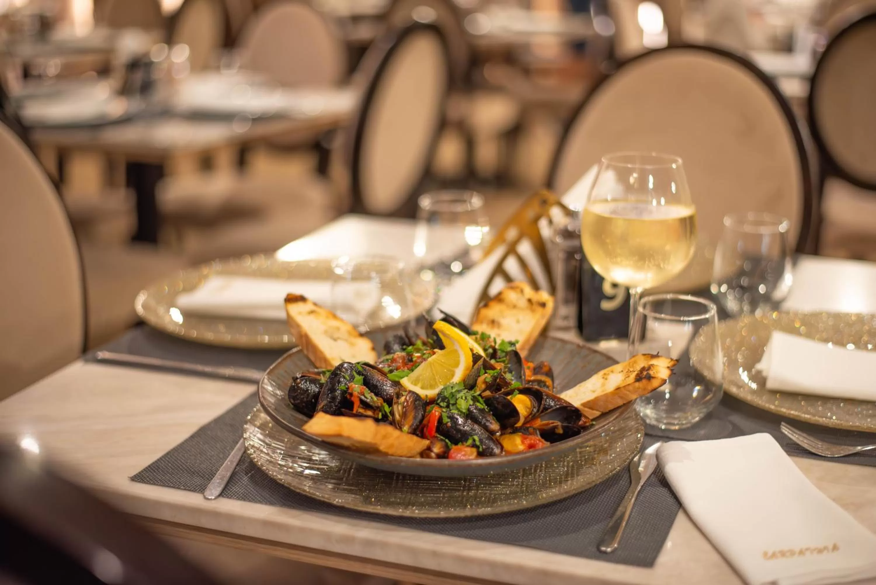 Restaurant/places to eat in Hotel Carpathia