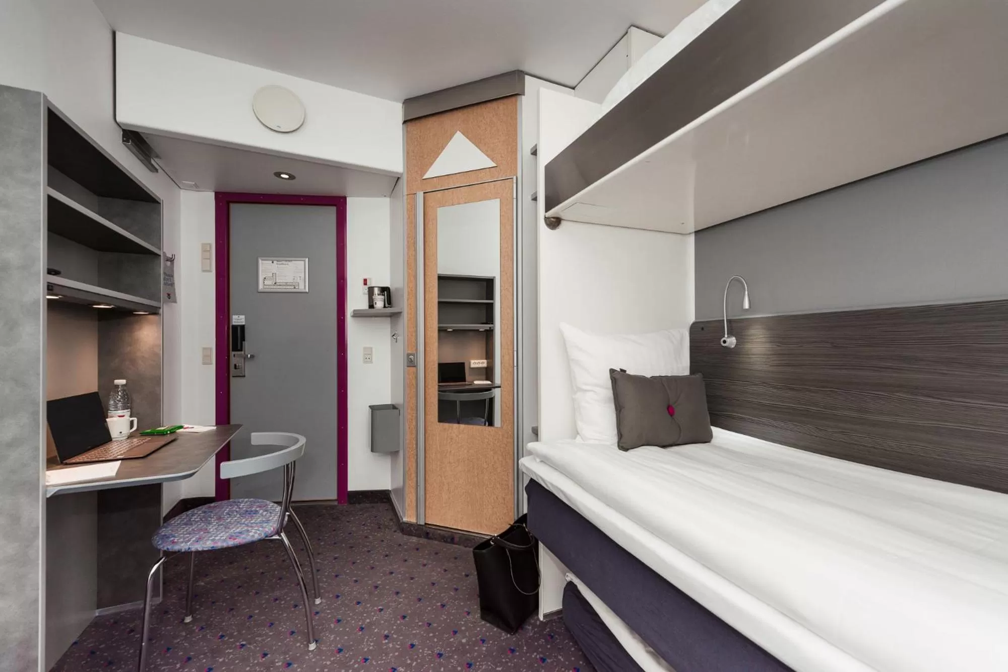 Photo of the whole room, Bed in Cabinn Scandinavia