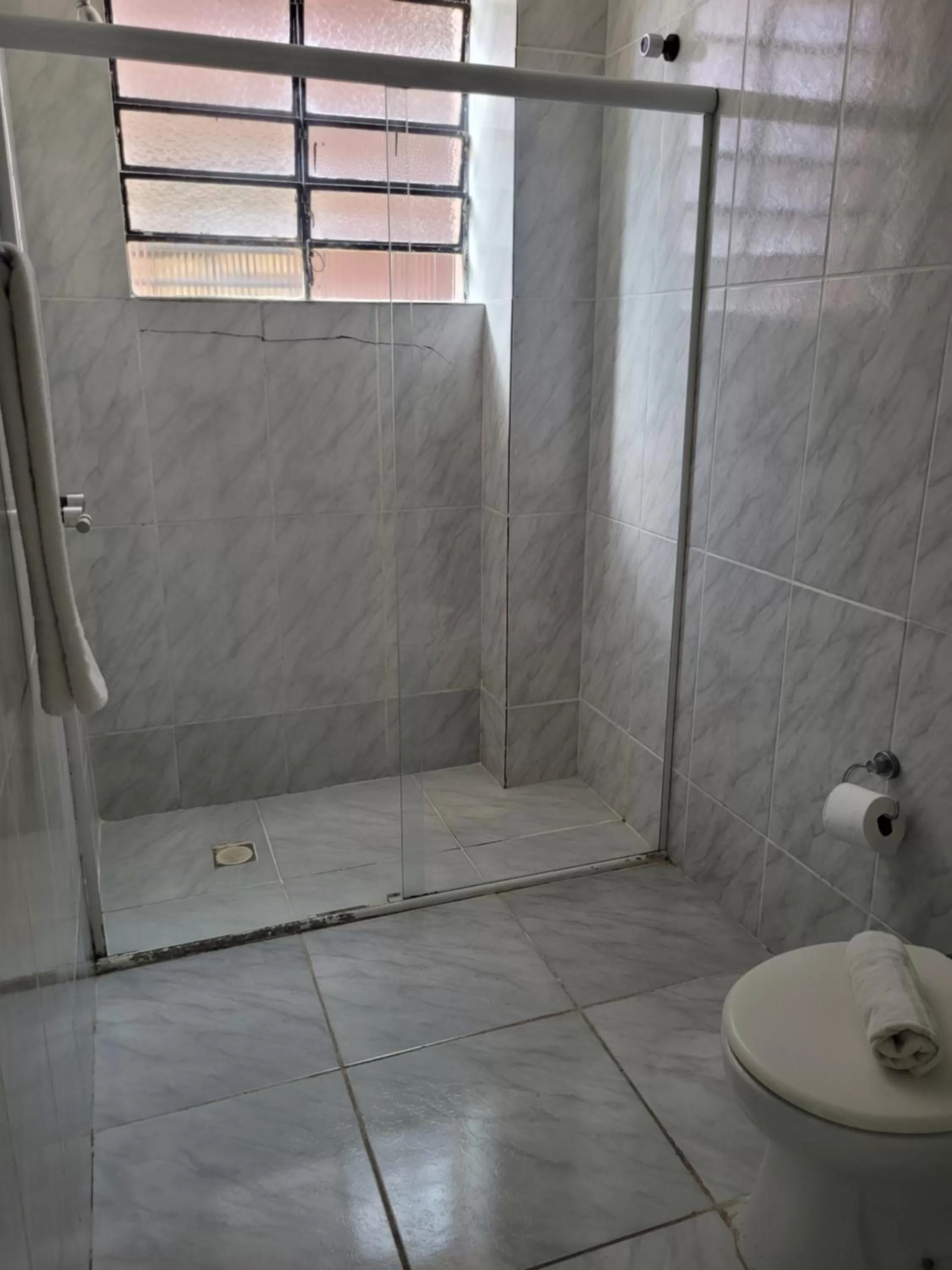 Shower in Hotel Estação Express