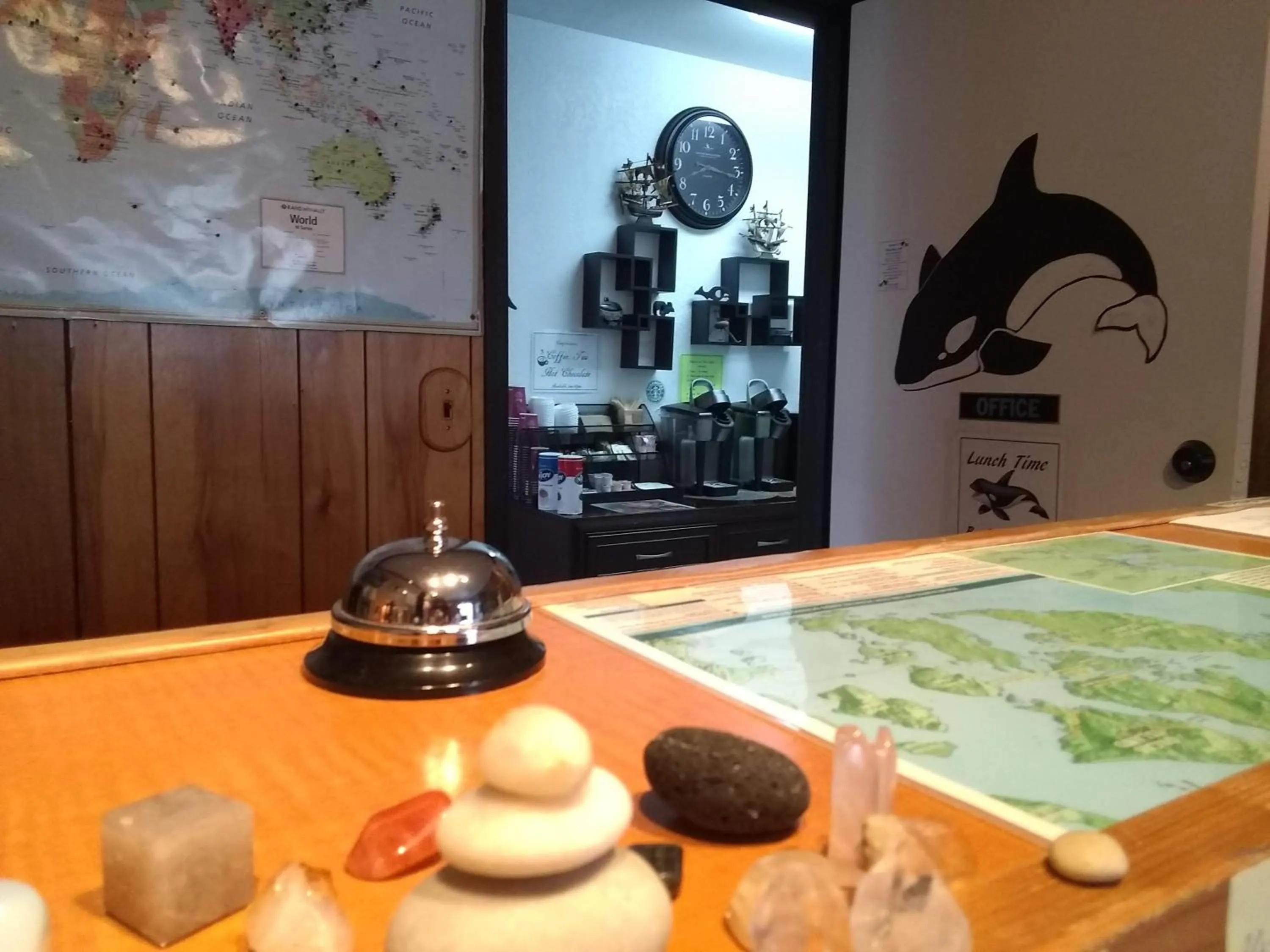 Lobby or reception in The Orca Inn