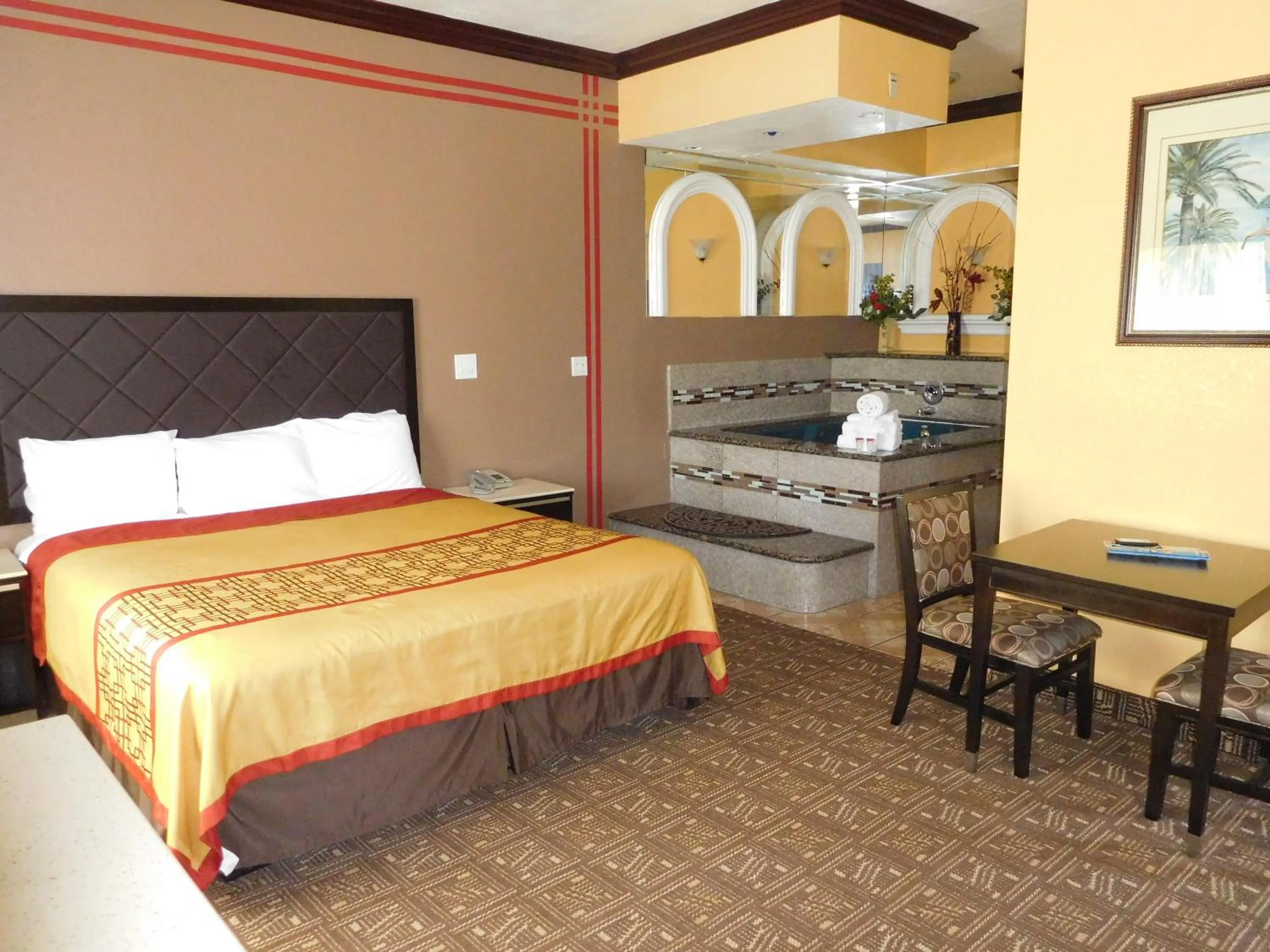 Photo of the whole room, Bed in Diamond Inn