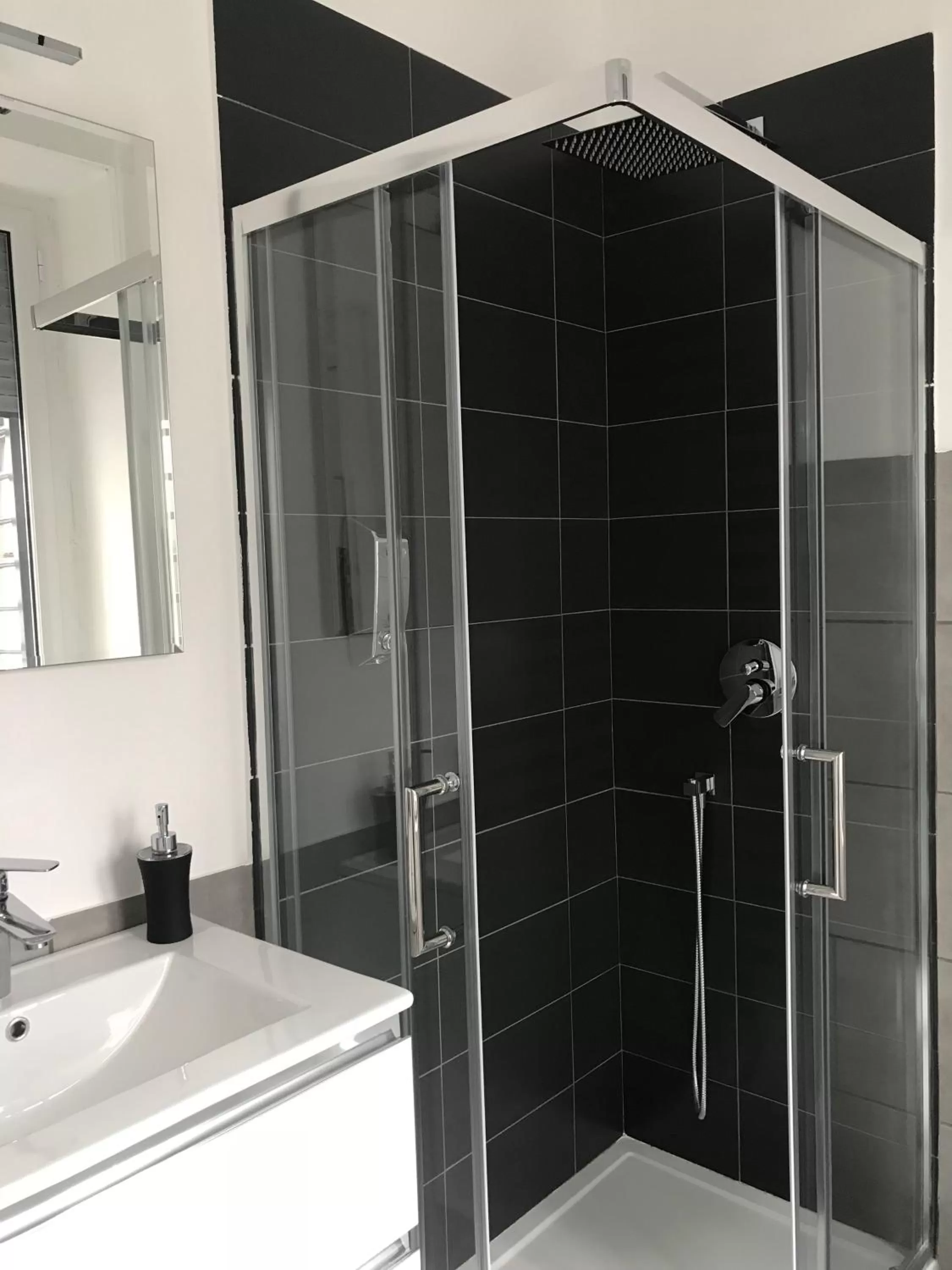 Shower in Mellos B&B