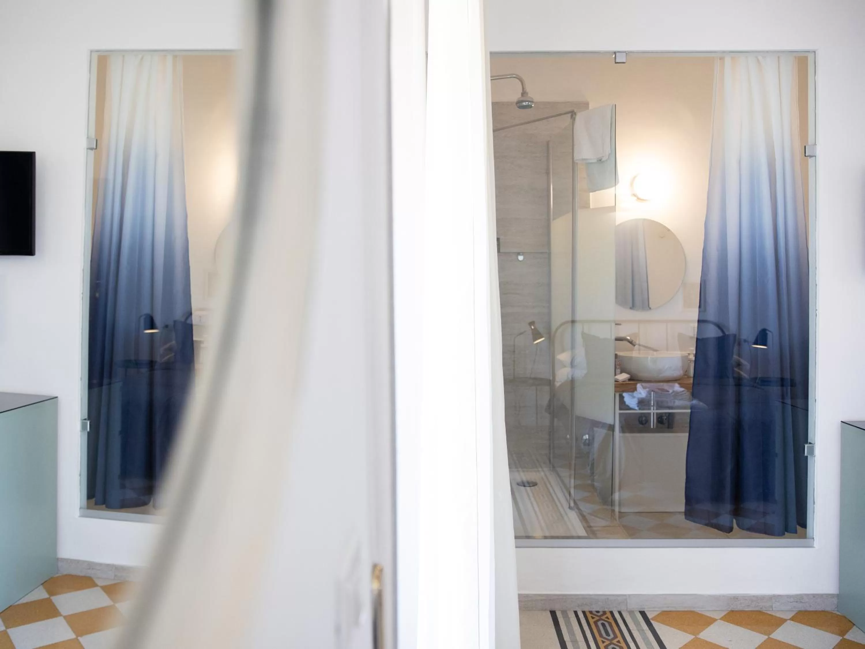 Shower in Salotto Borbonico