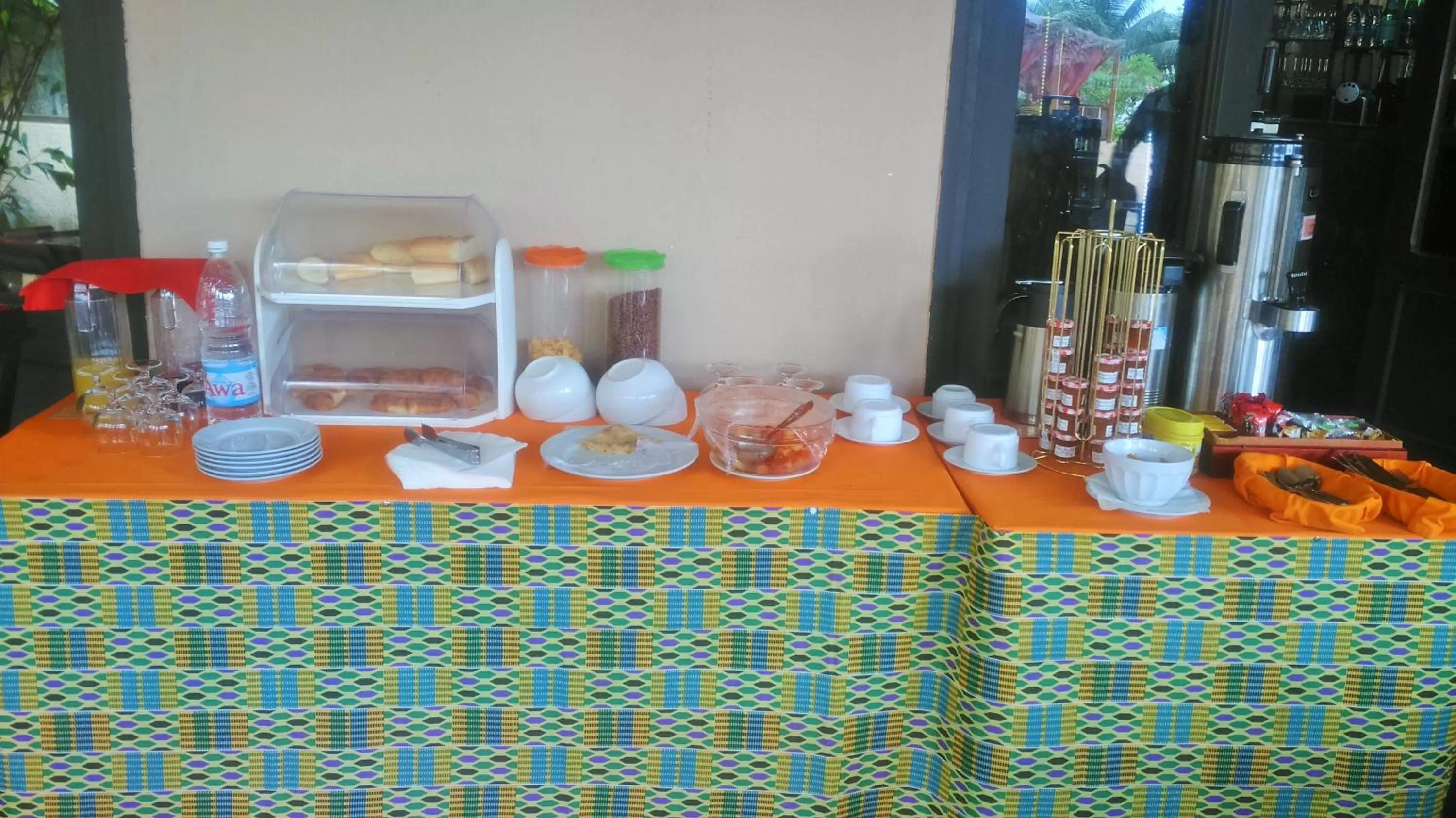 Coffee/tea facilities in Hotel Le Marly