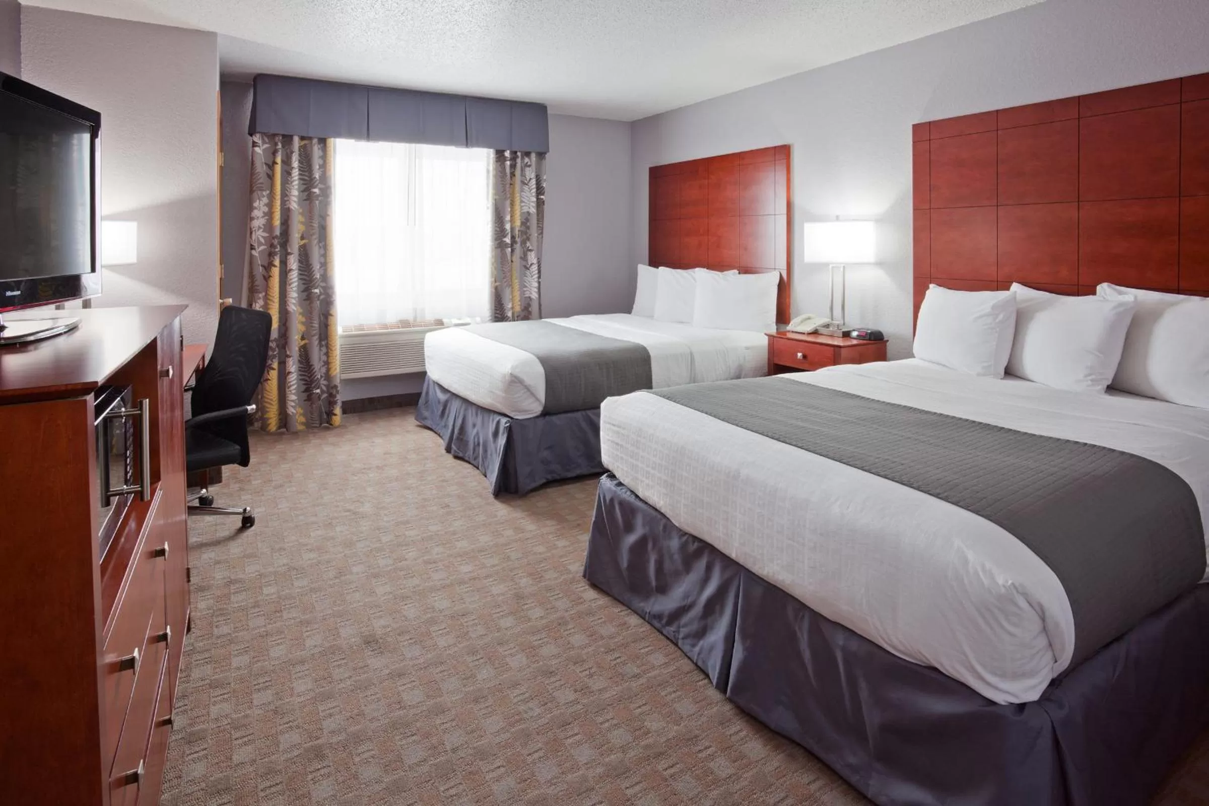 Bed in AmericInn by Wyndham Ankeny/Des Moines