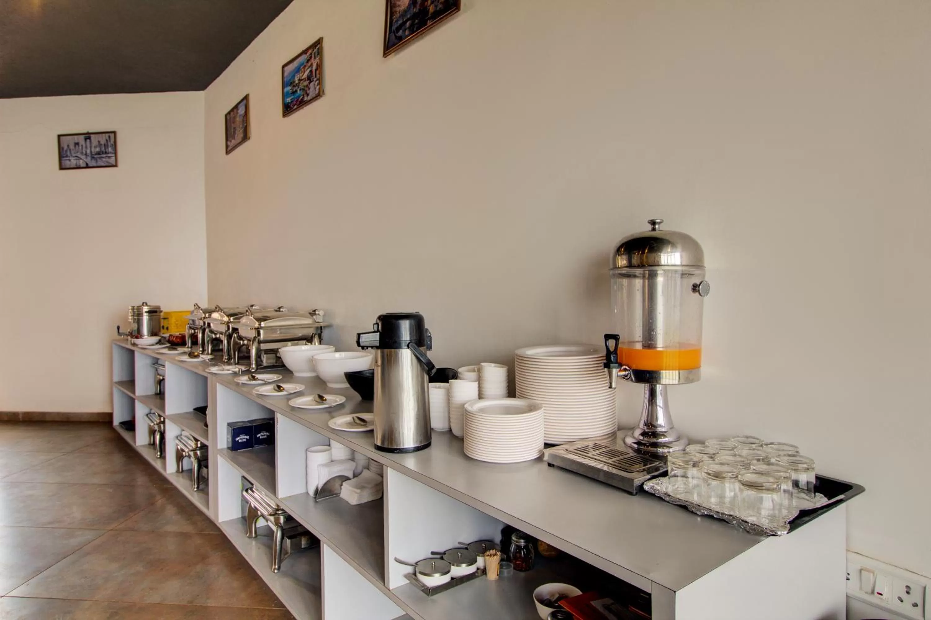 Restaurant/places to eat in Mountain Breeze Resort, Mahabaleshwar