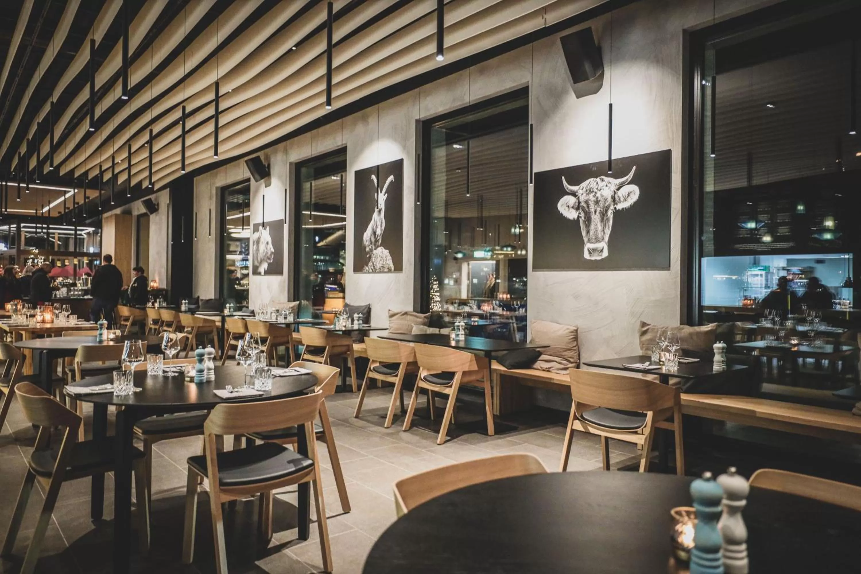 Restaurant/places to eat in AVES Hotel&Apartment Arosa