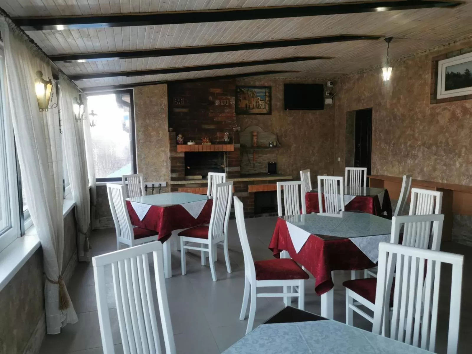 BBQ facilities, Restaurant/Places to Eat in Monte-Kristo Hotel