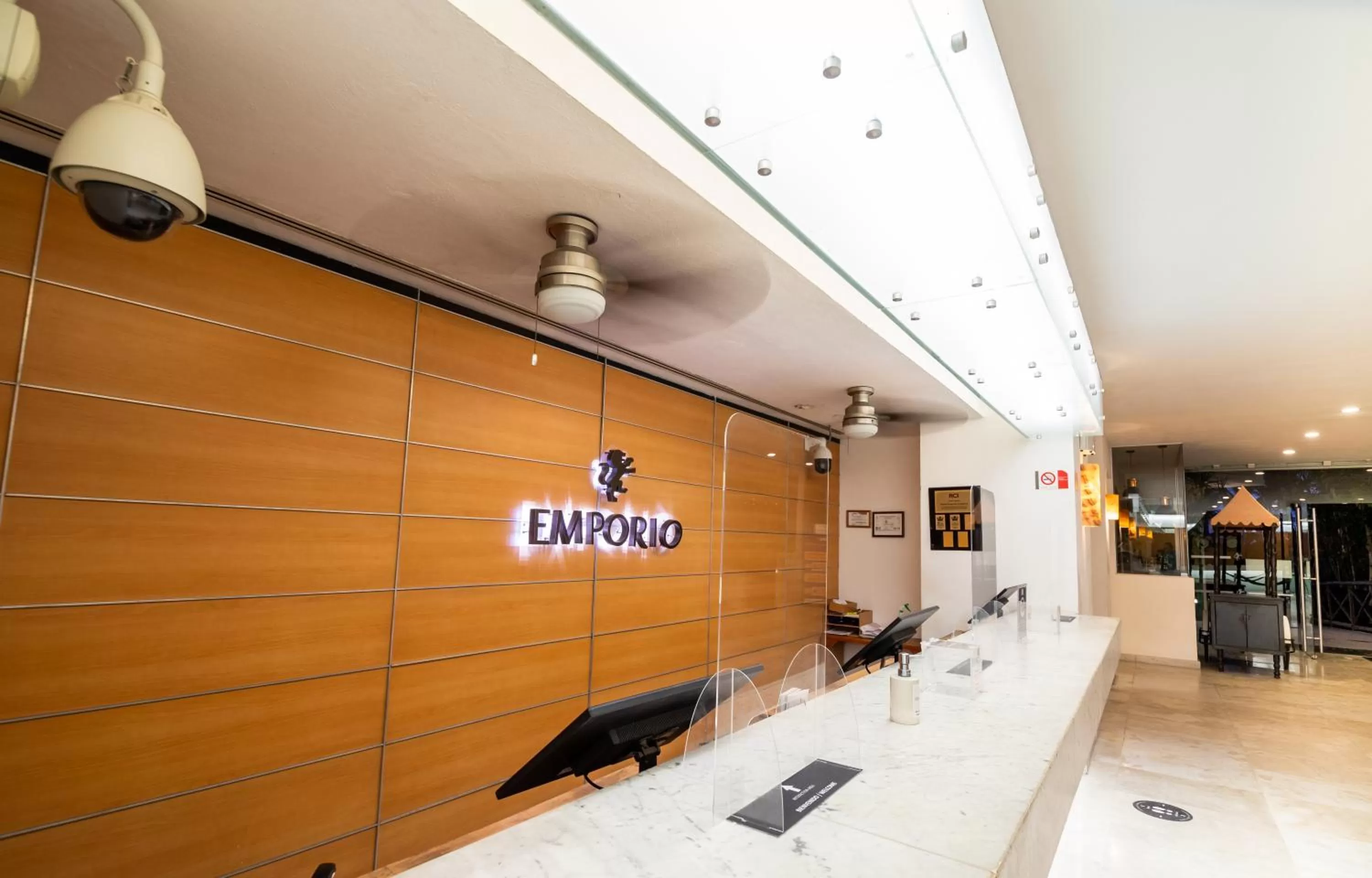 Lobby or reception in Emporio Acapulco