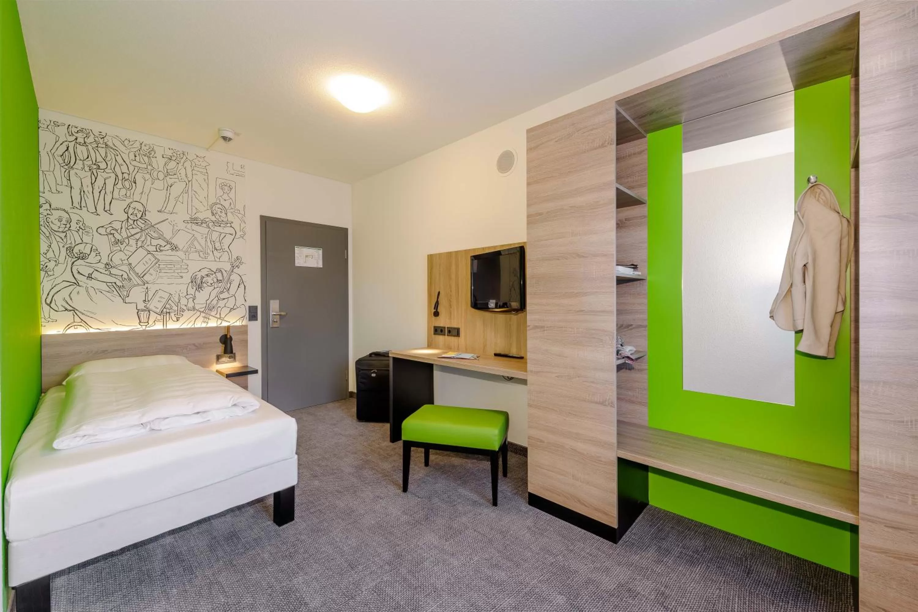 TV and multimedia, Bed in ibis Styles Halle