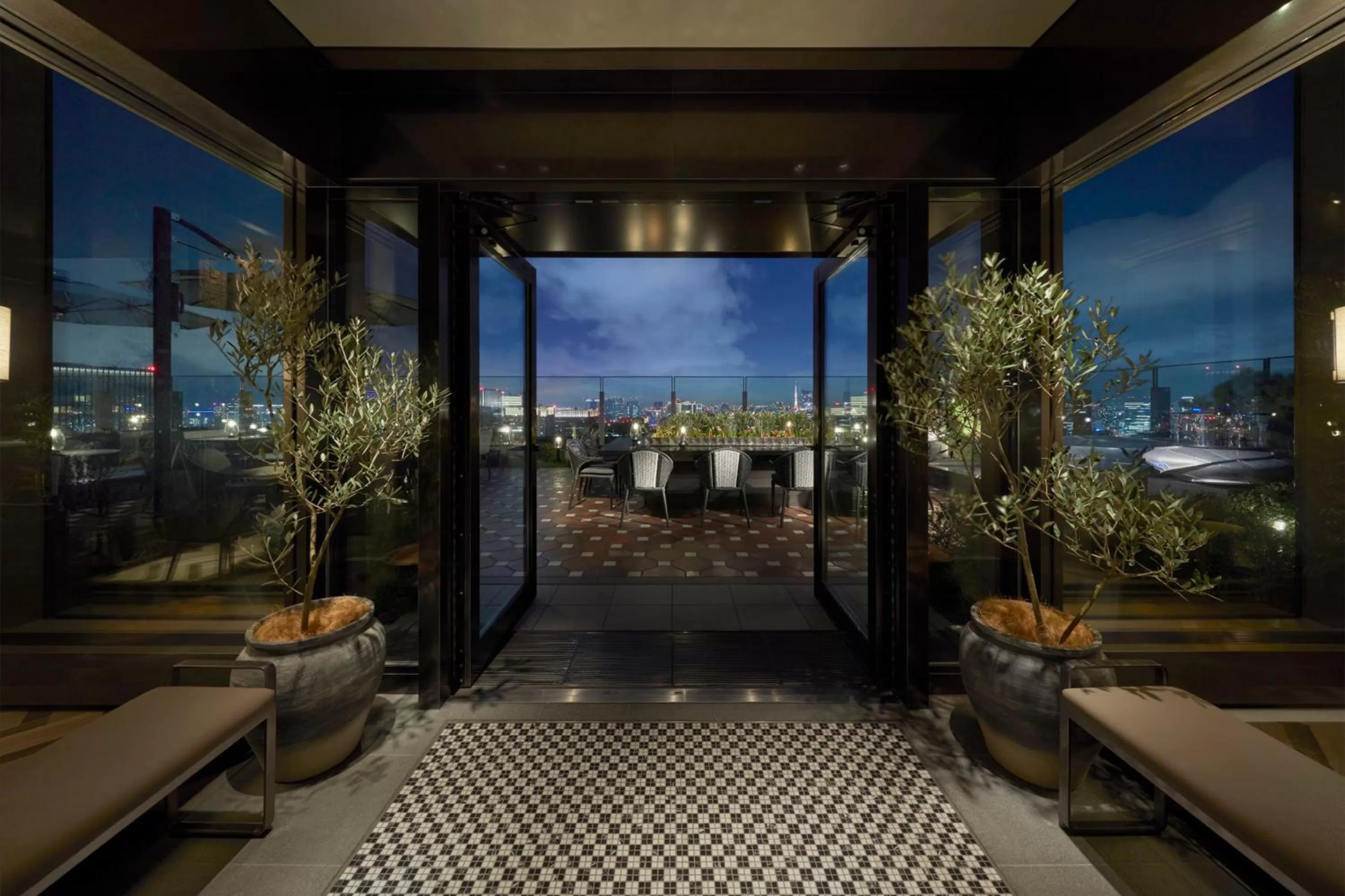 Restaurant/places to eat in Four Seasons Hotel Tokyo at Otemachi