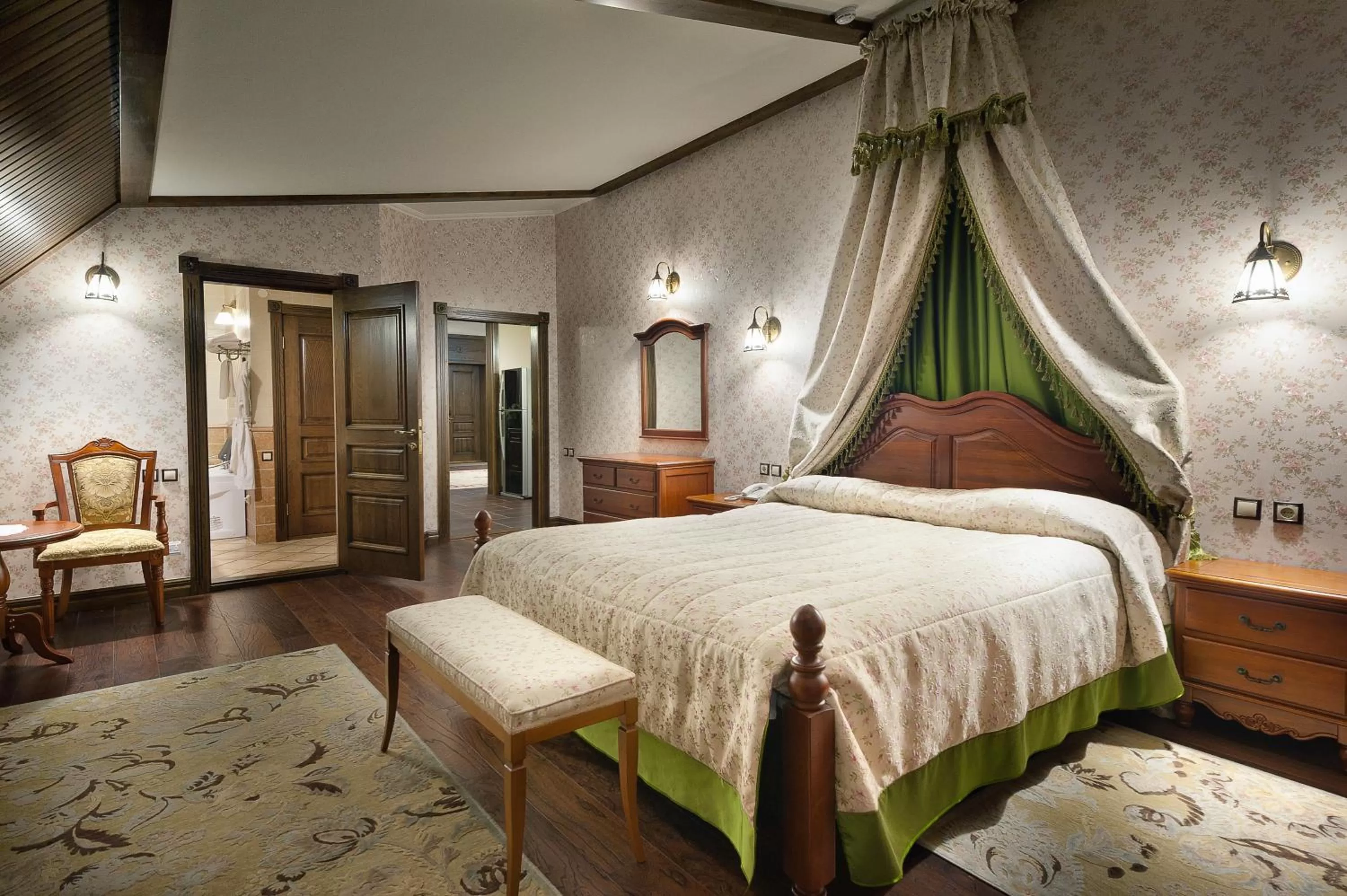 Photo of the whole room, Bed in Boutique Hotel Traditional