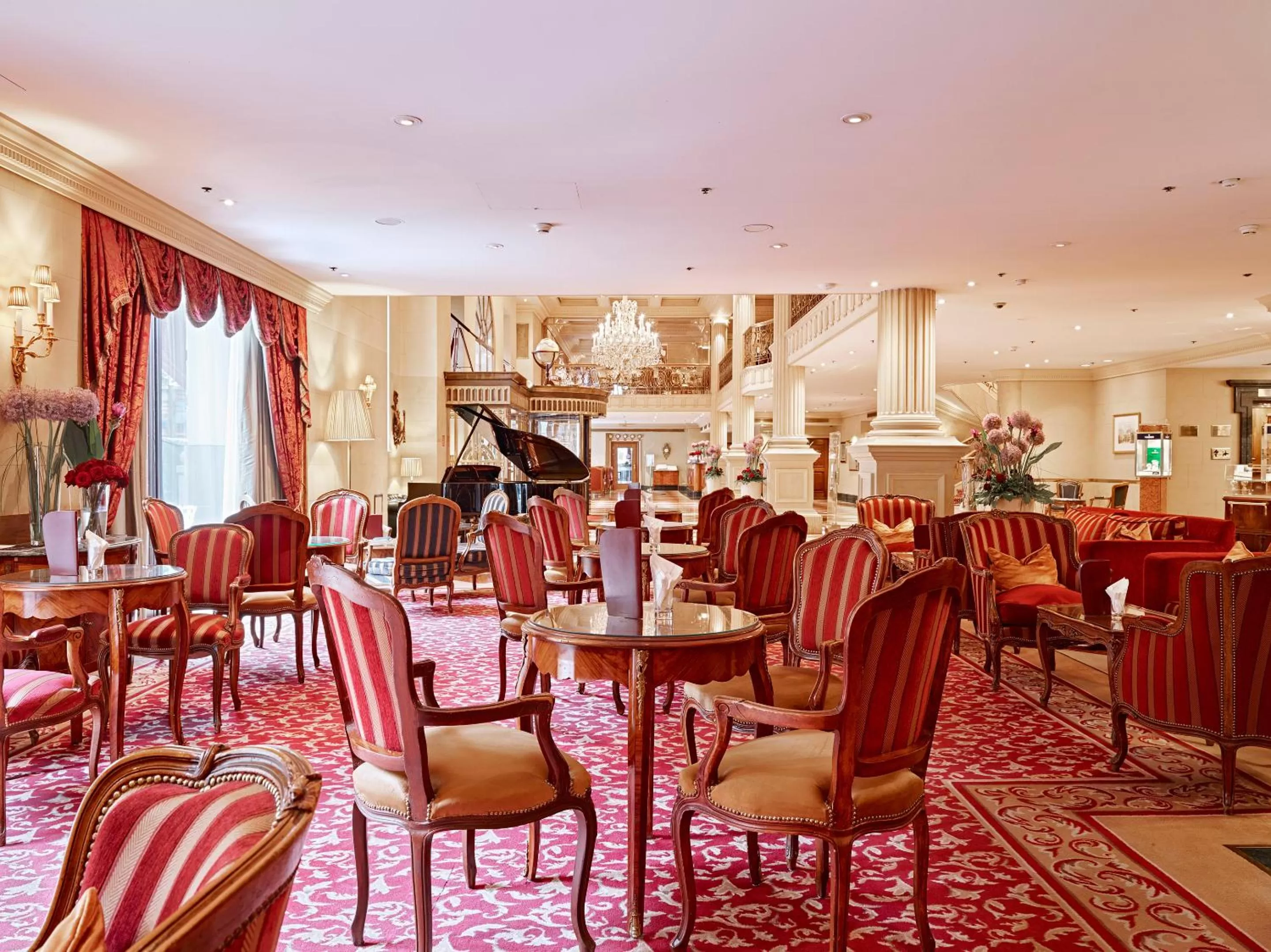 Restaurant/places to eat in Grand Hotel Wien