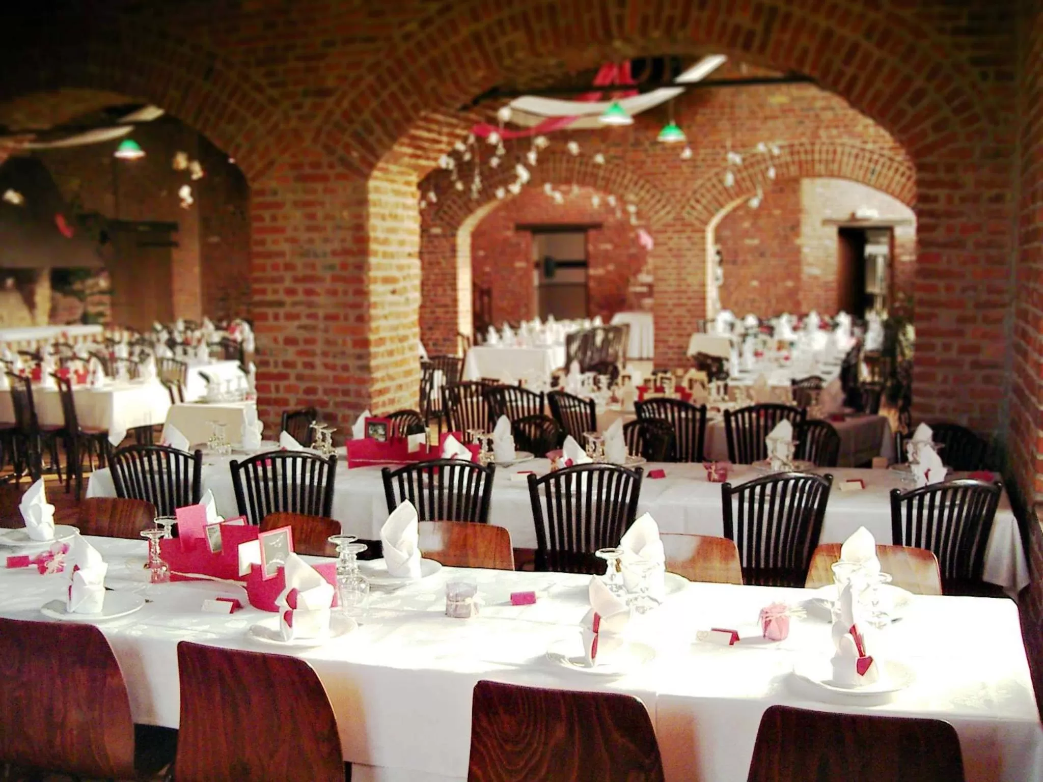 Restaurant/places to eat in Centre Bol Vert