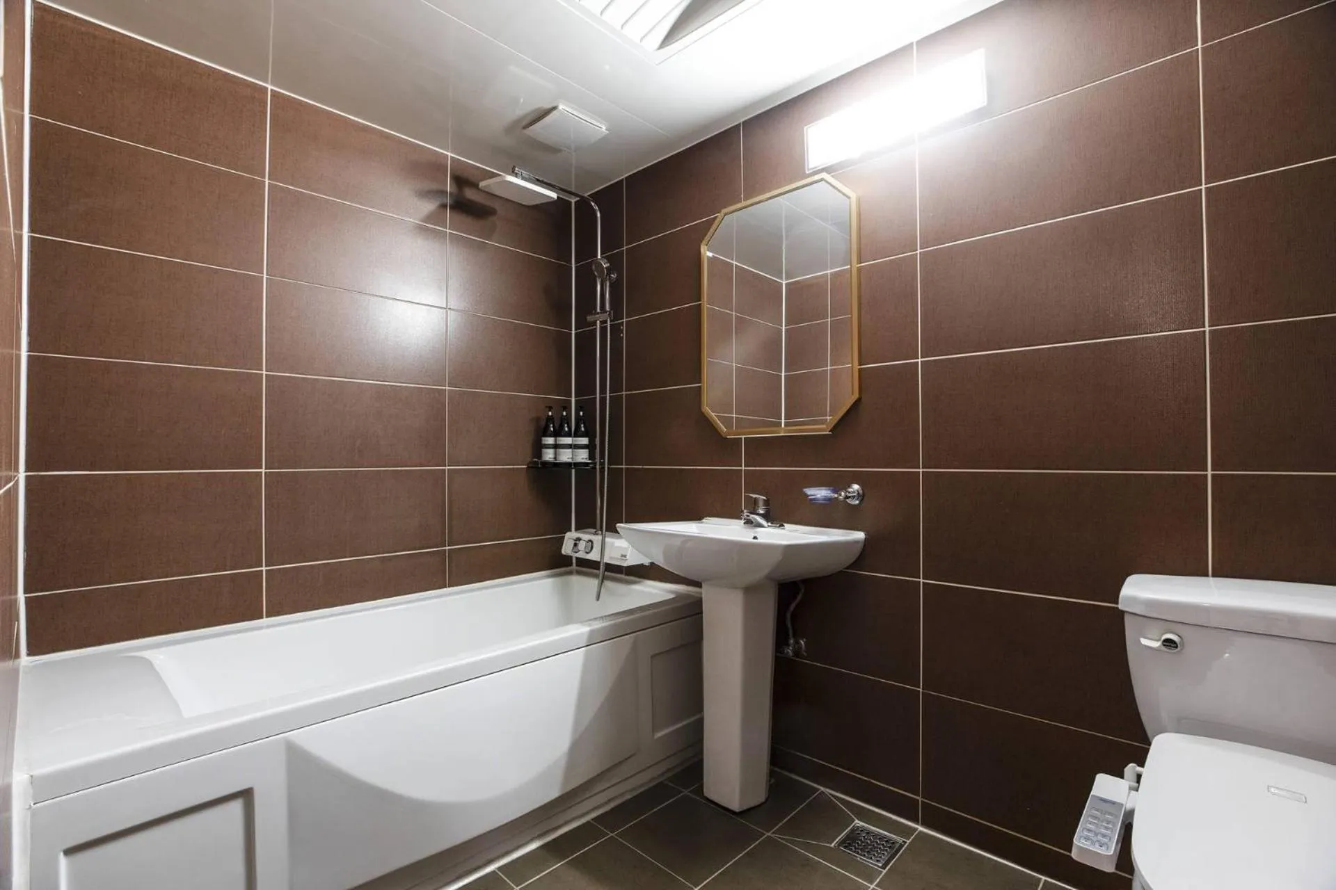 Bathroom in Central Plaza Hotel