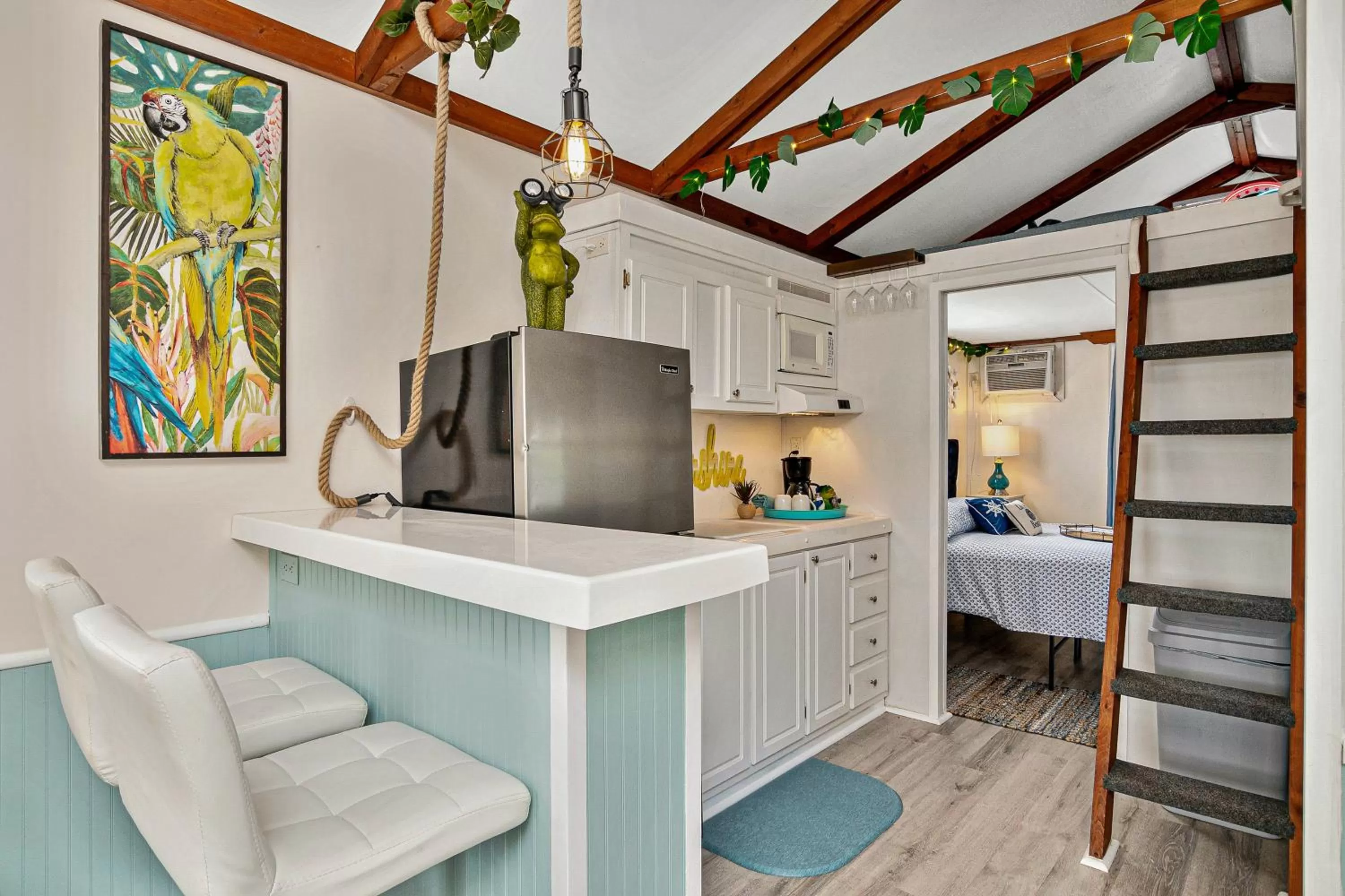 Kitchen or kitchenette in Latitude 26 Waterfront Resort and Marina