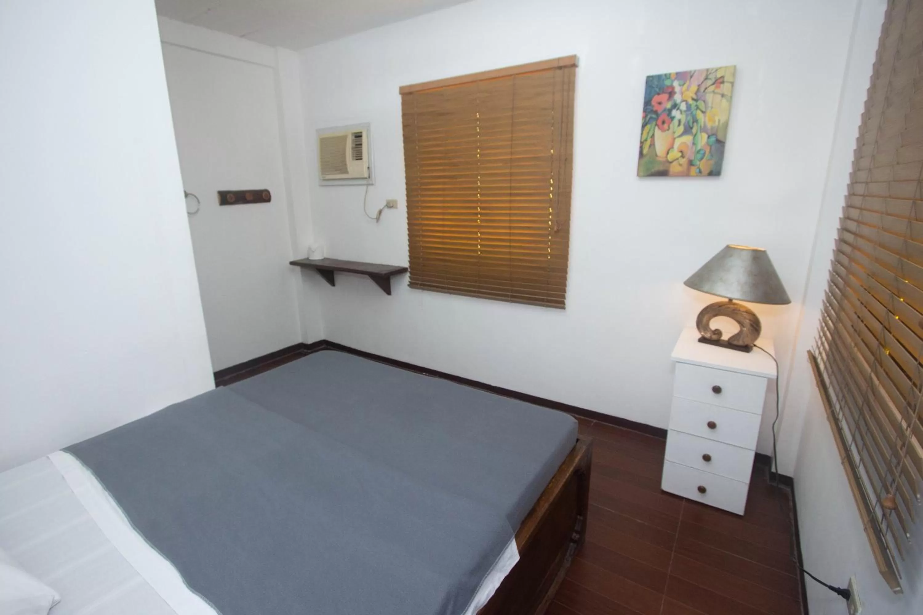 Bed in Raya Del Sol Dive Resort