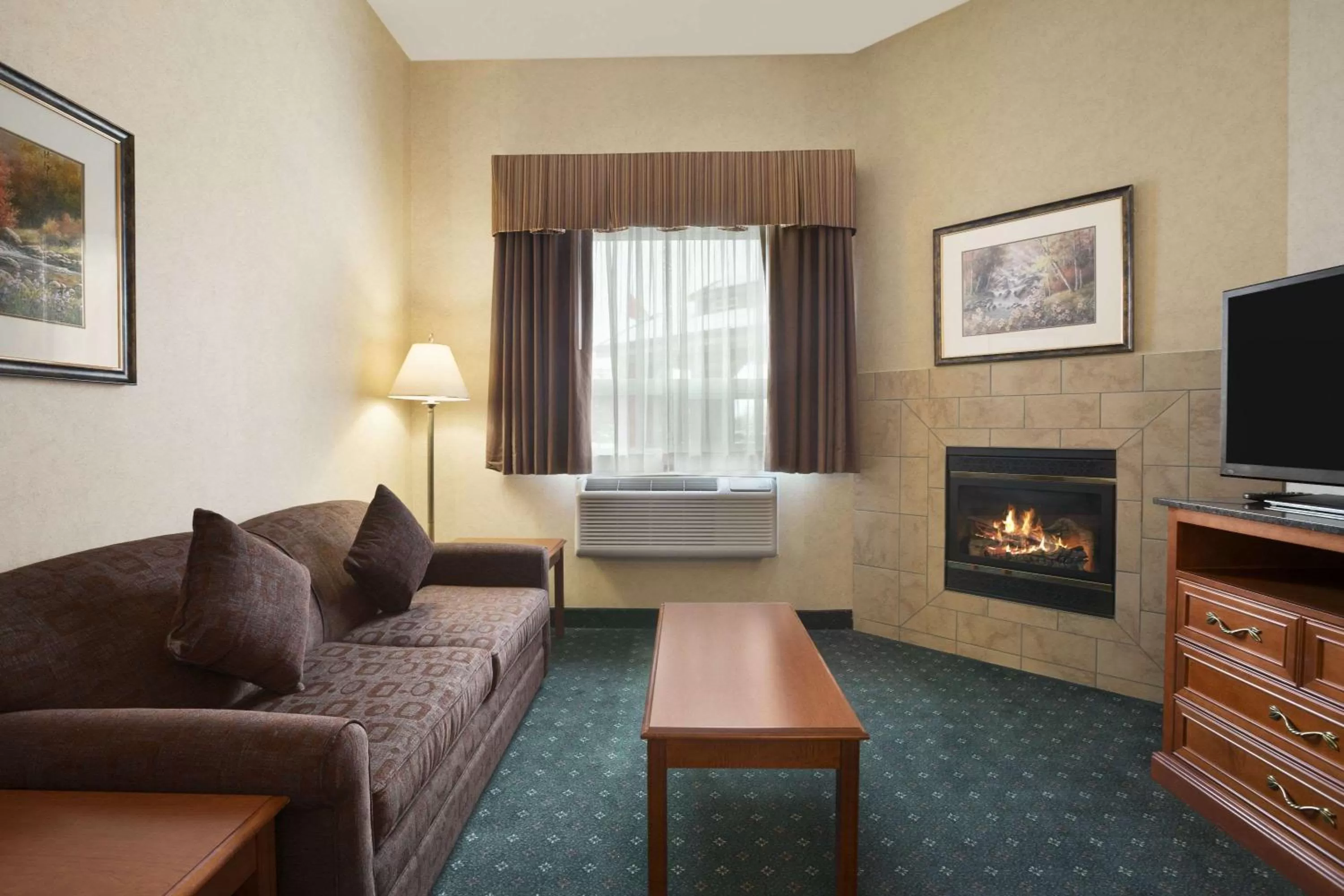 Photo of the whole room in Travelodge by Wyndham Strathmore