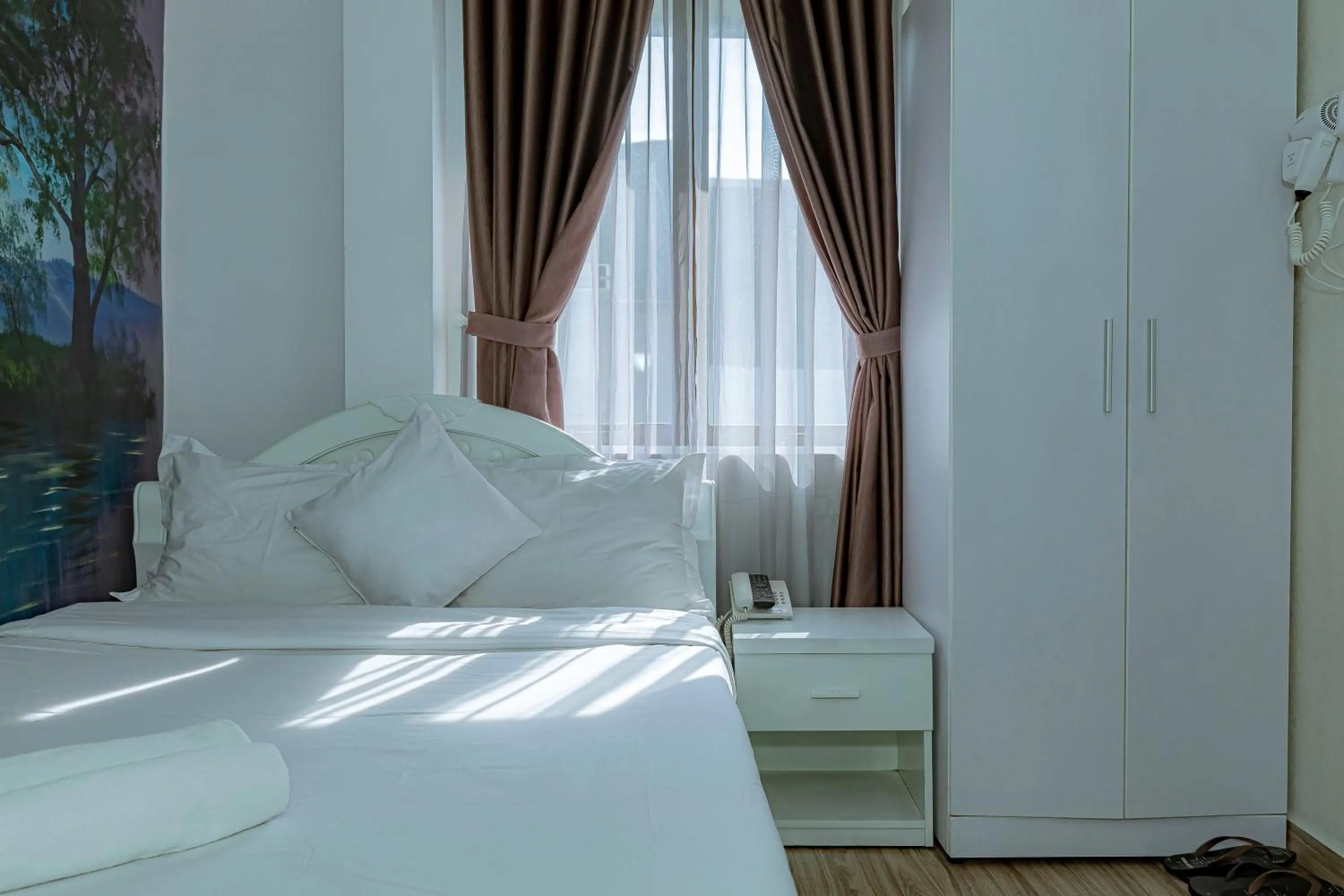 Ken's Backpackers Hotel