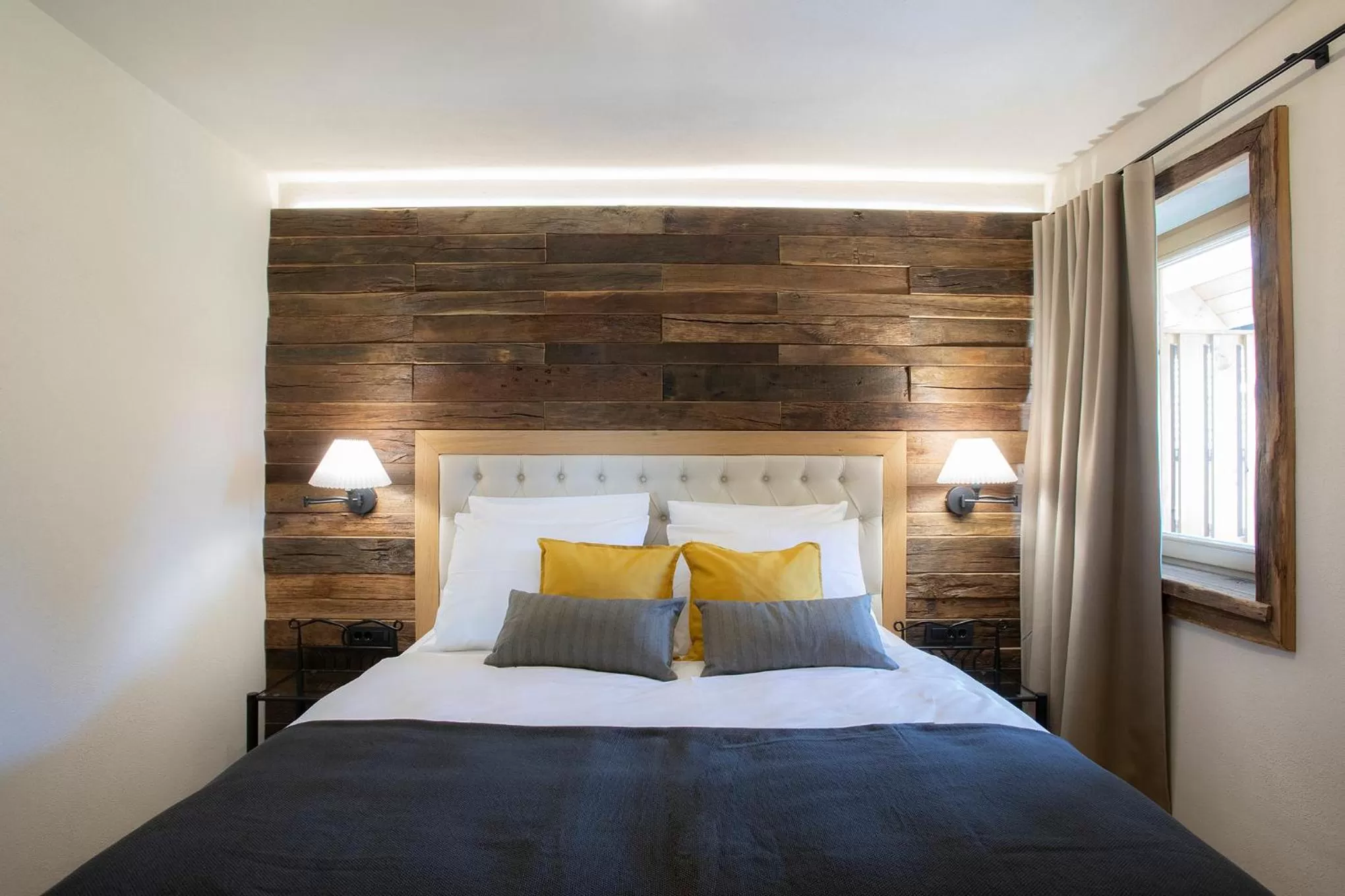 Bed in House Troha - Rooms & Apartments