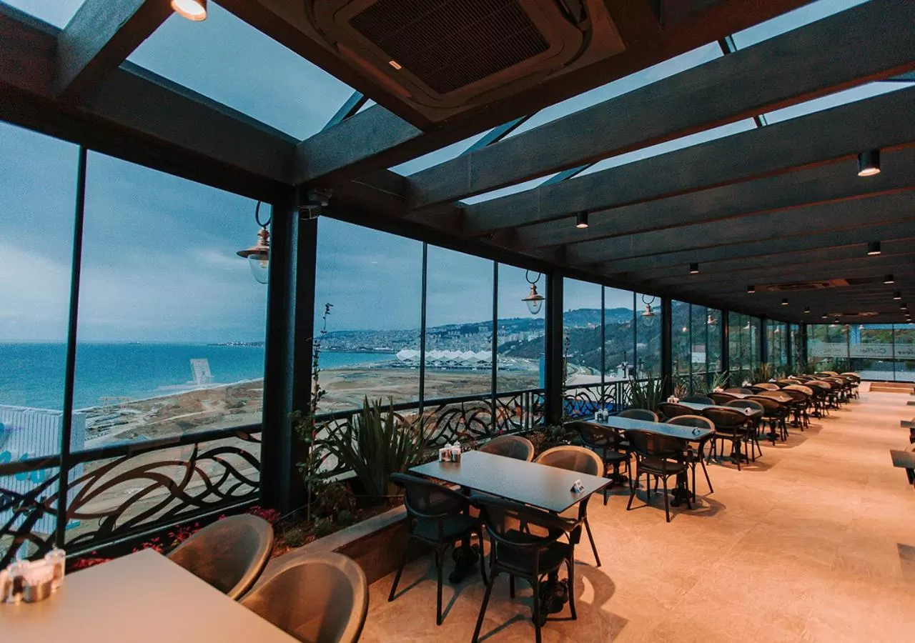 Restaurant/places to eat in Peerless Villas Hotel