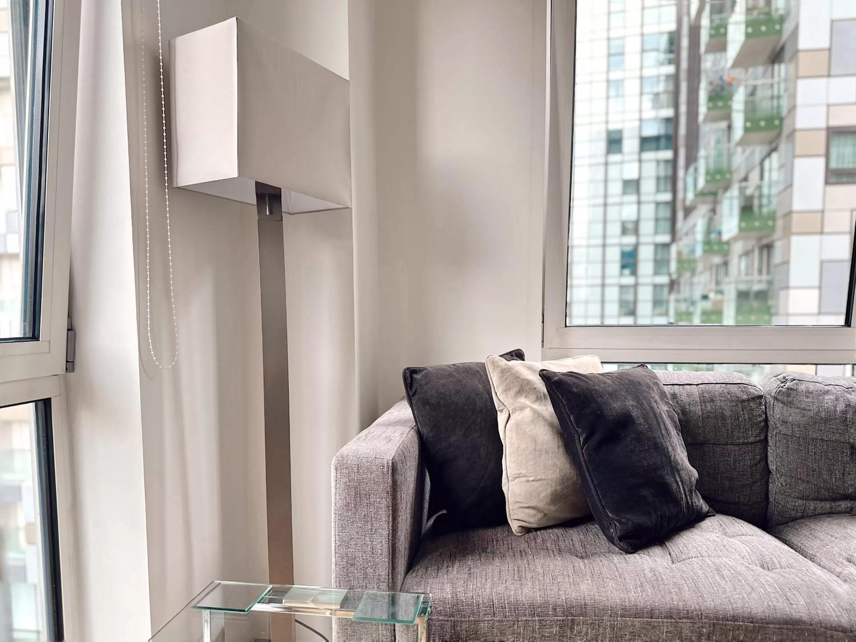 Communal lounge/ TV room in Canary Wharf - Luxury Apartments