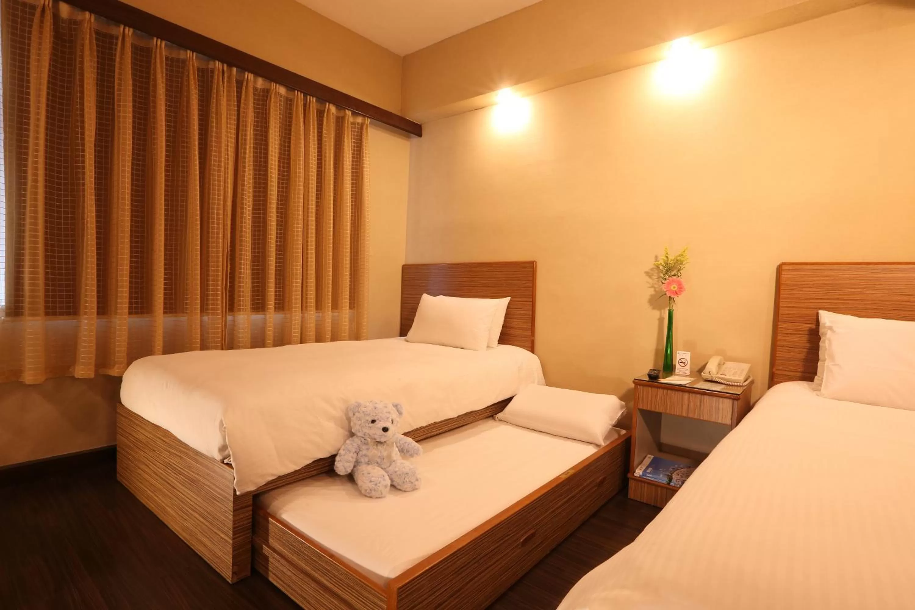 Photo of the whole room, Bed in The Imperial Hotel