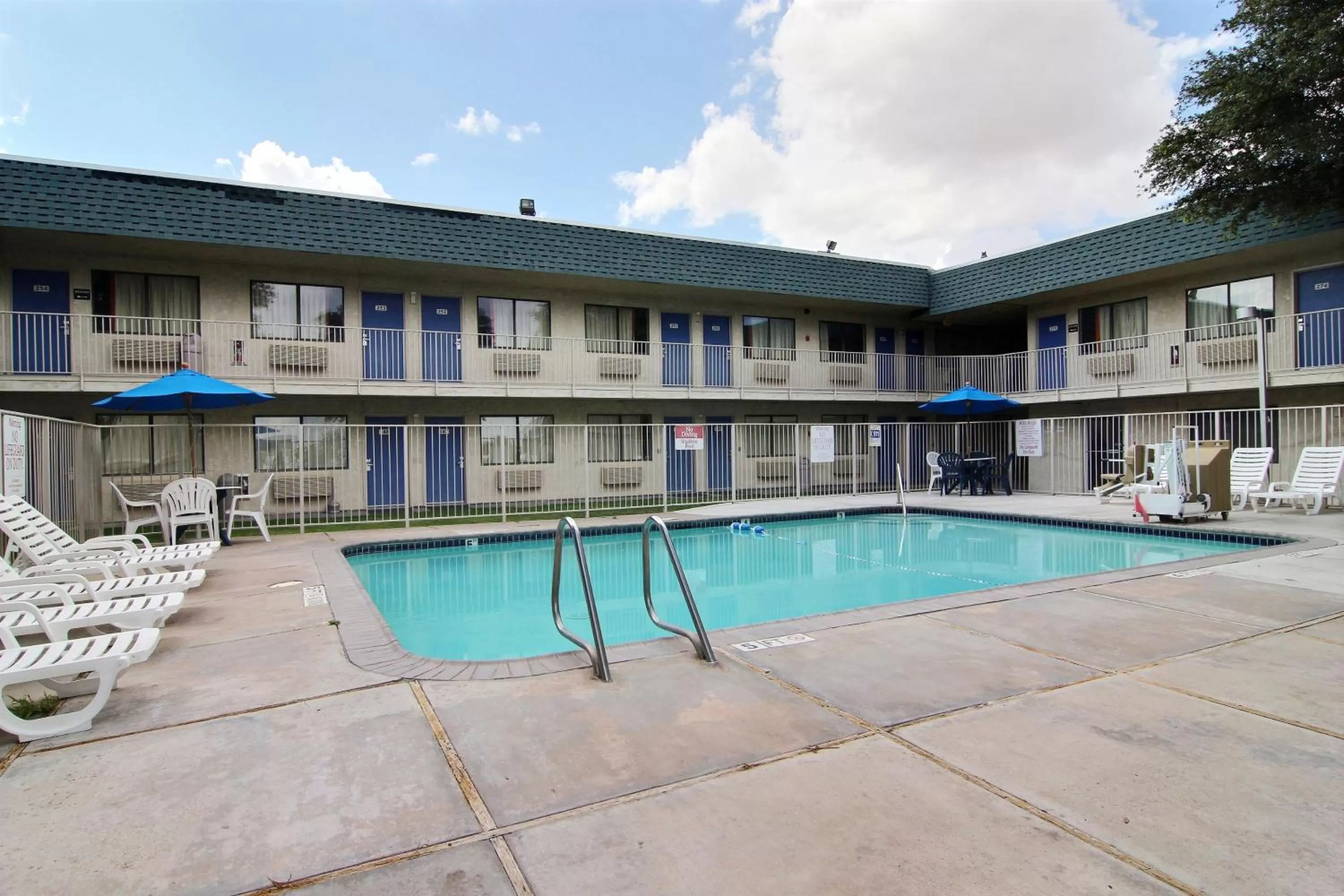 Swimming pool in Motel 6-Fort Stockton, TX
