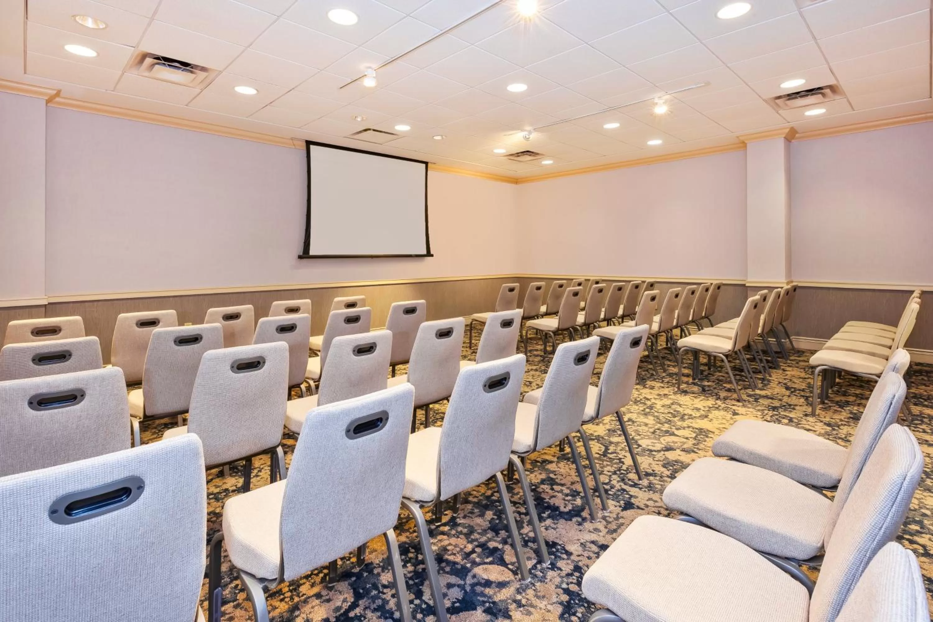 Meeting/conference room in Crowne Plaza Syracuse by IHG