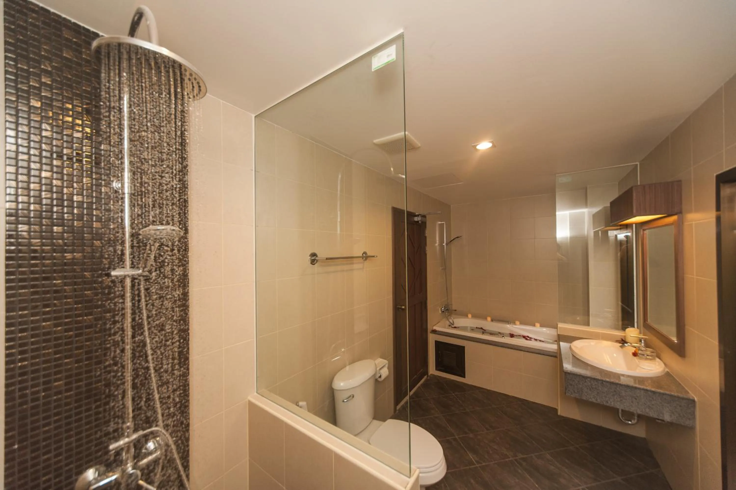 Shower in Ratana Hill Patong