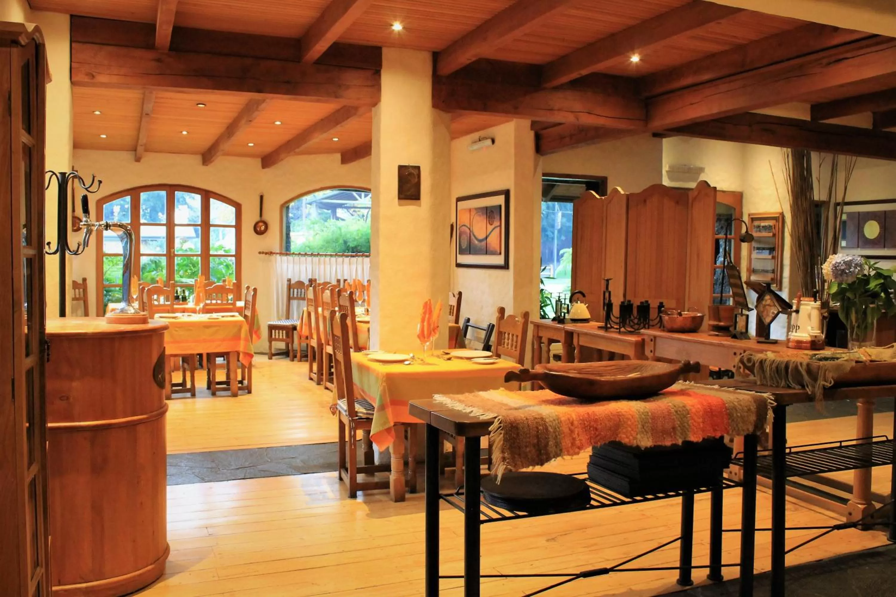 Restaurant/places to eat in Hotel Malalhue