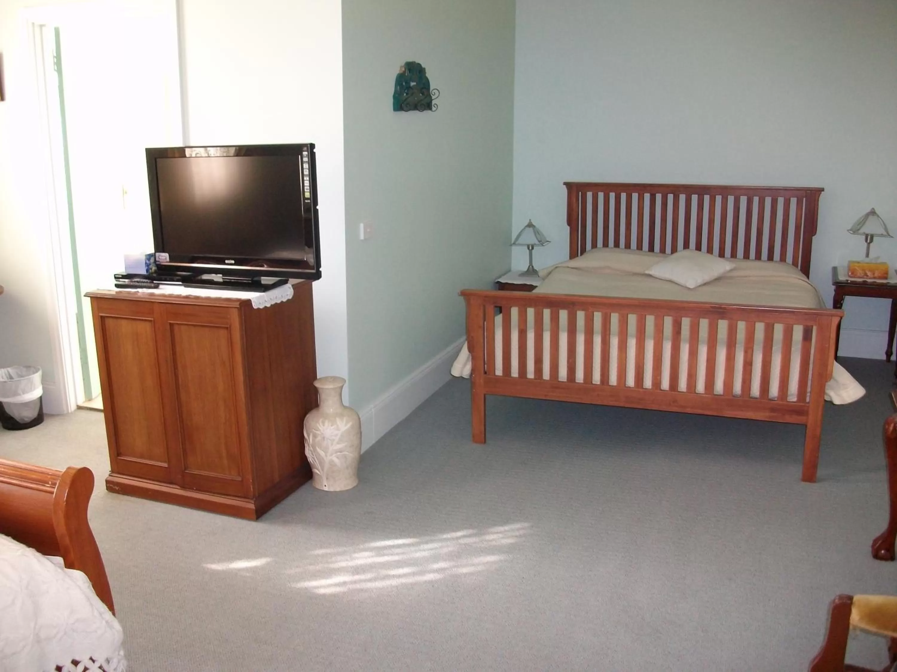 Photo of the whole room, Bed in Stella's Dromana Hotel