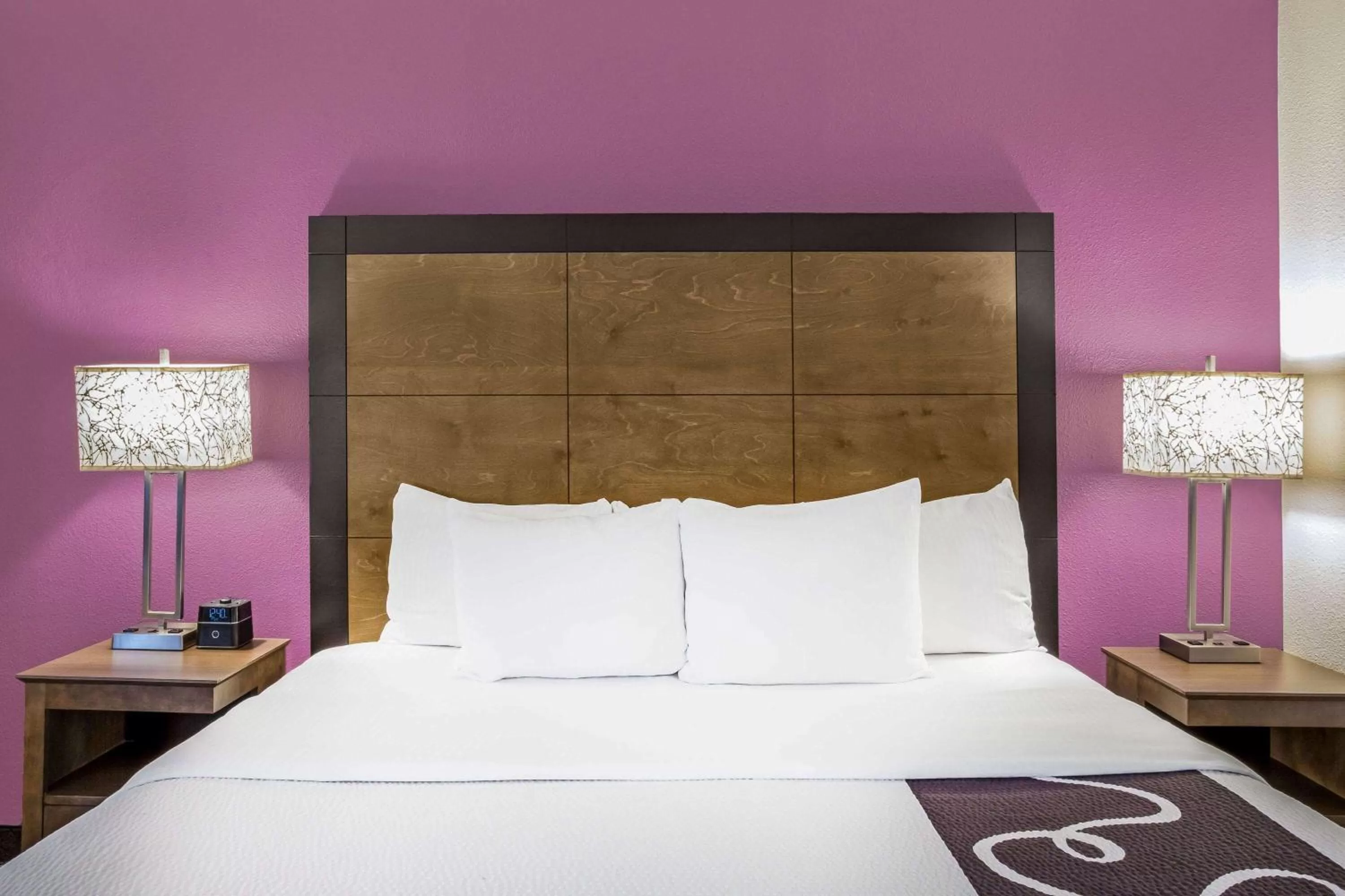 Photo of the whole room, Bed in La Quinta by Wyndham Hartford Bradley Airport