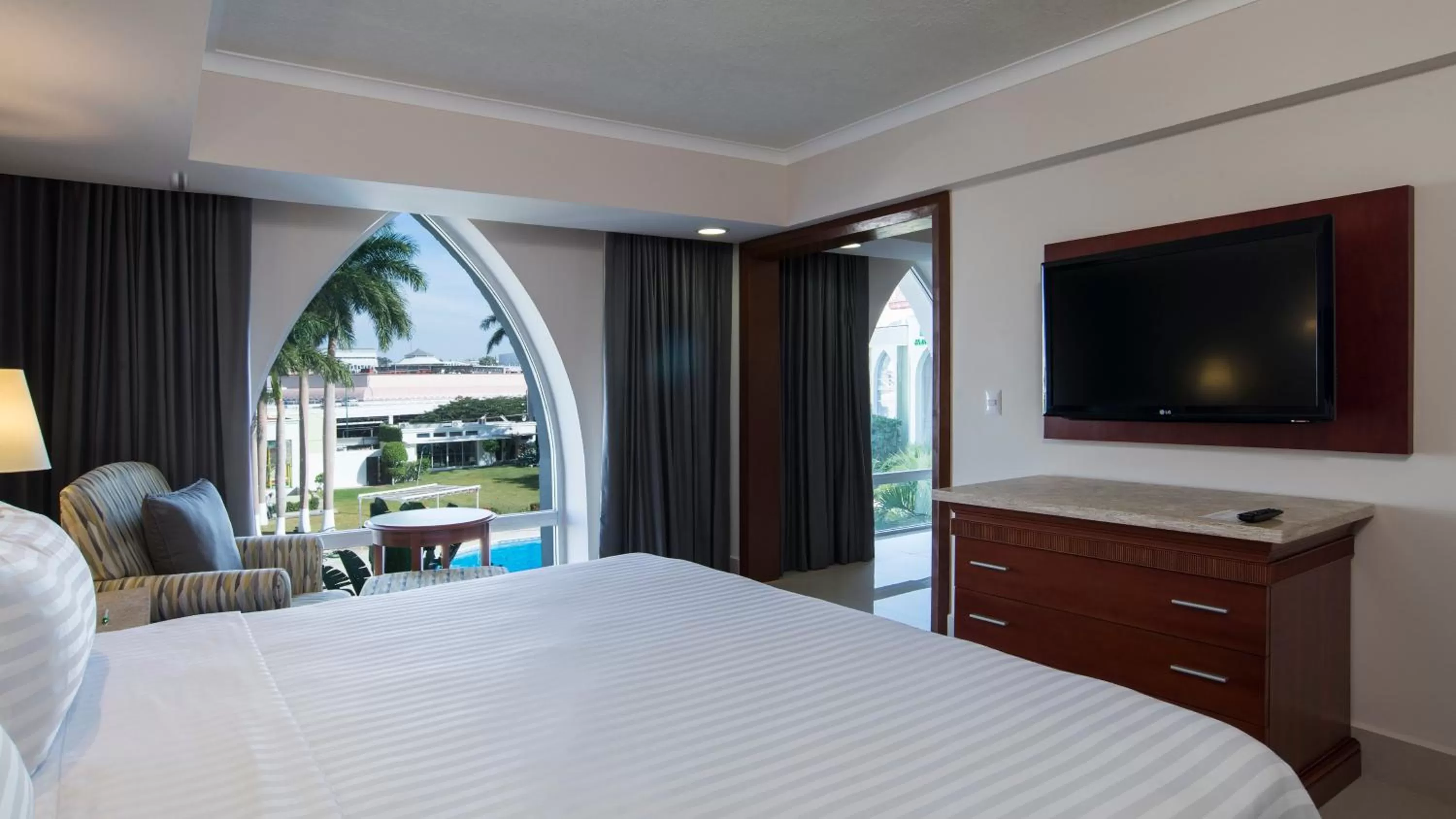 Photo of the whole room, Bed in Holiday Inn Tuxtla Gutierrez by IHG