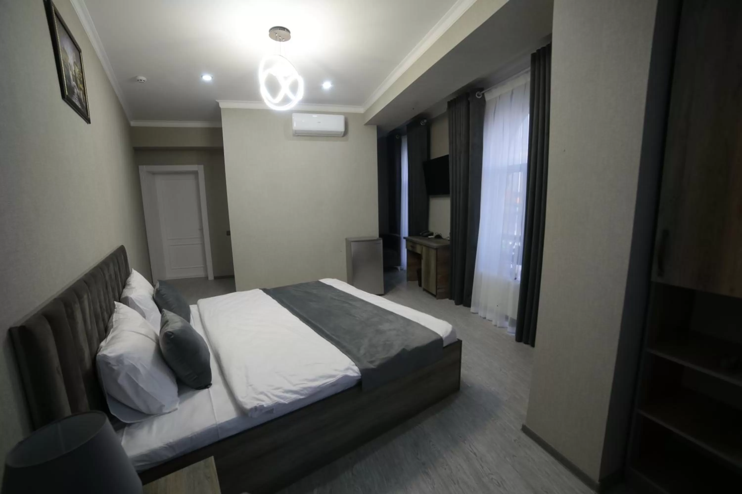 Photo of the whole room in Samarqand Darvoza