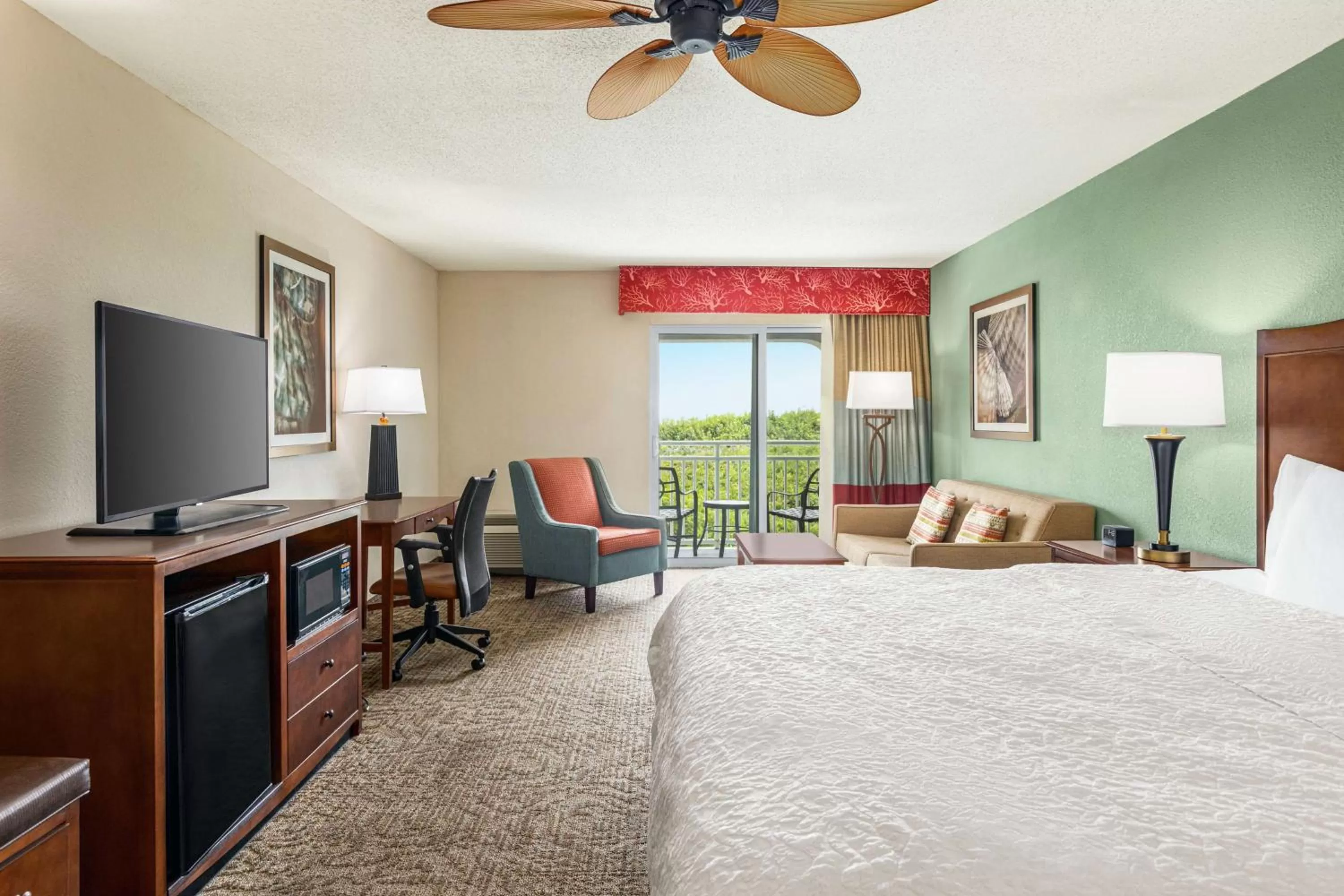 Bedroom, Bed in Hampton Inn & Suites Outer Banks/Corolla