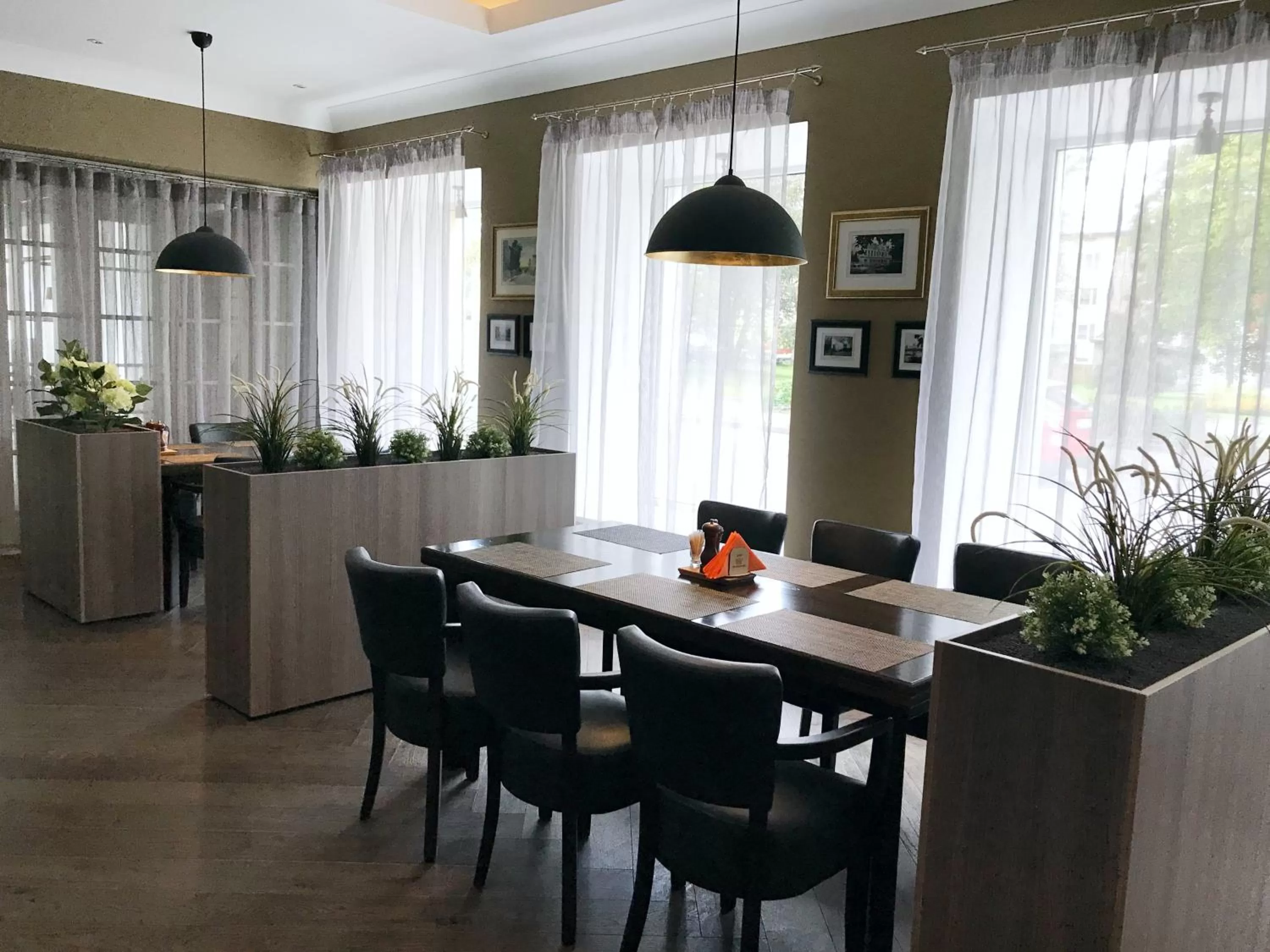 Restaurant/places to eat in Villa Wesenbergh