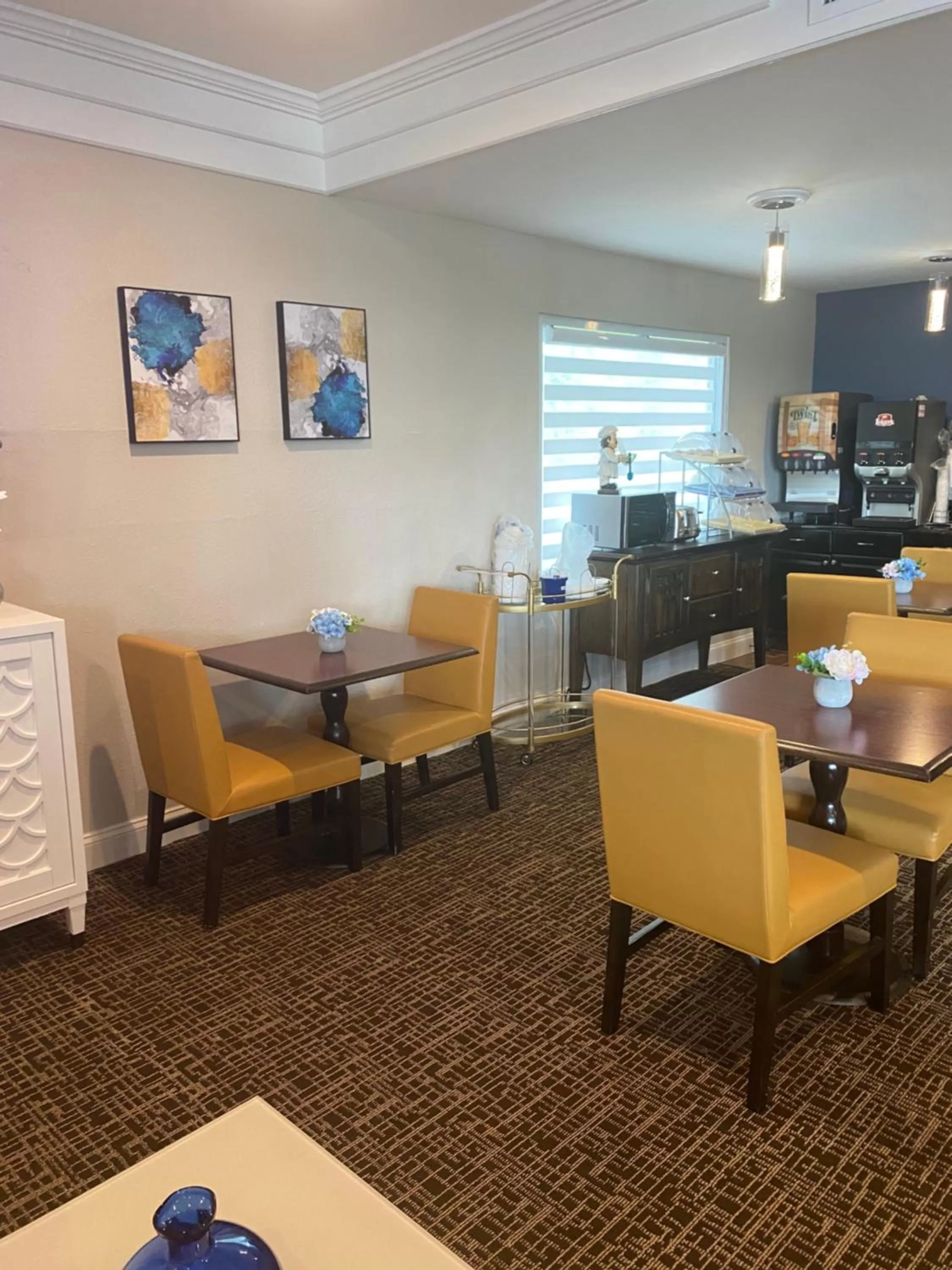 Breakfast in Fairview Inn - Greensboro Airport