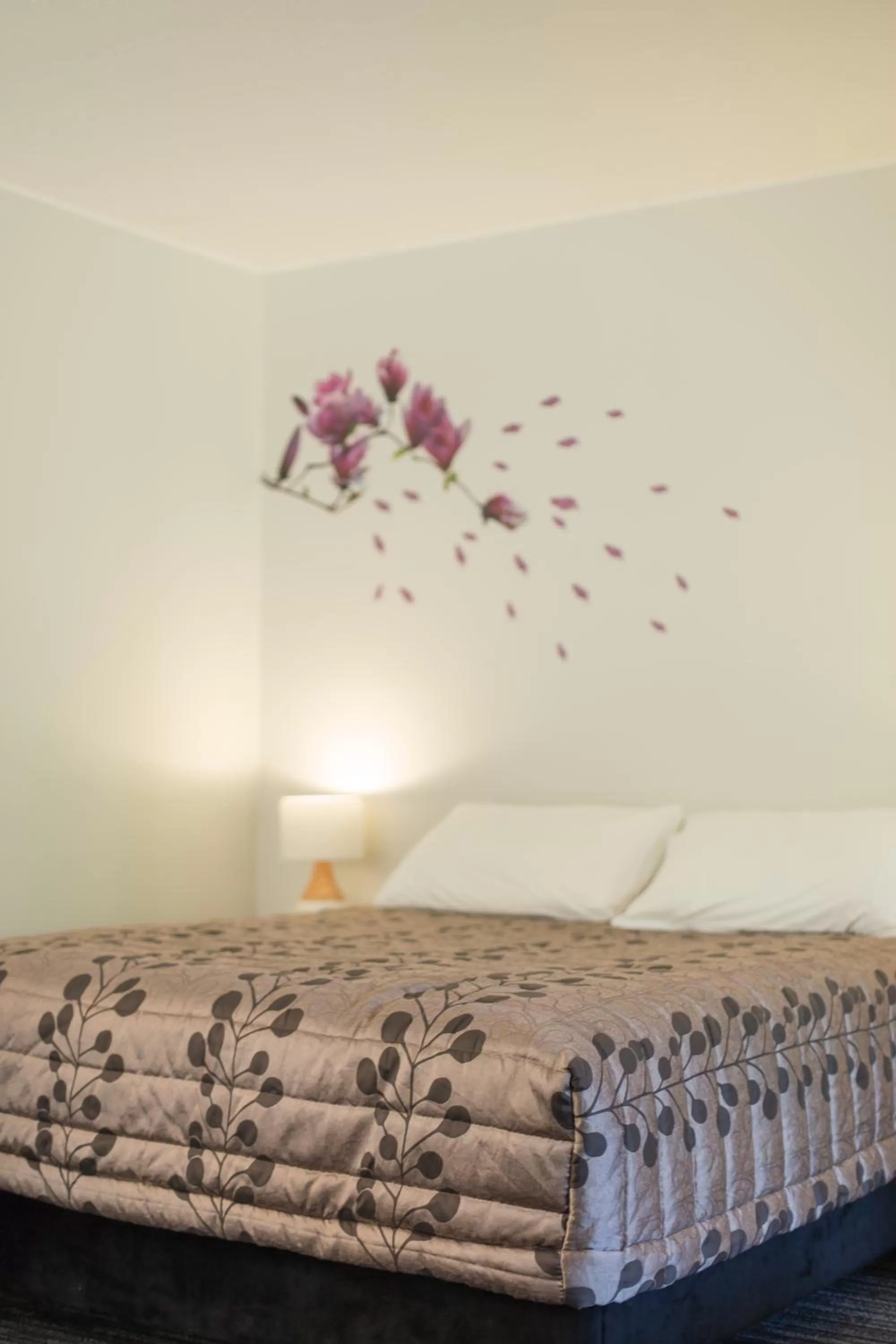 Living room, Bed in Argyle On The Park - Central Christchurch Motel Overlooking Hagley Park