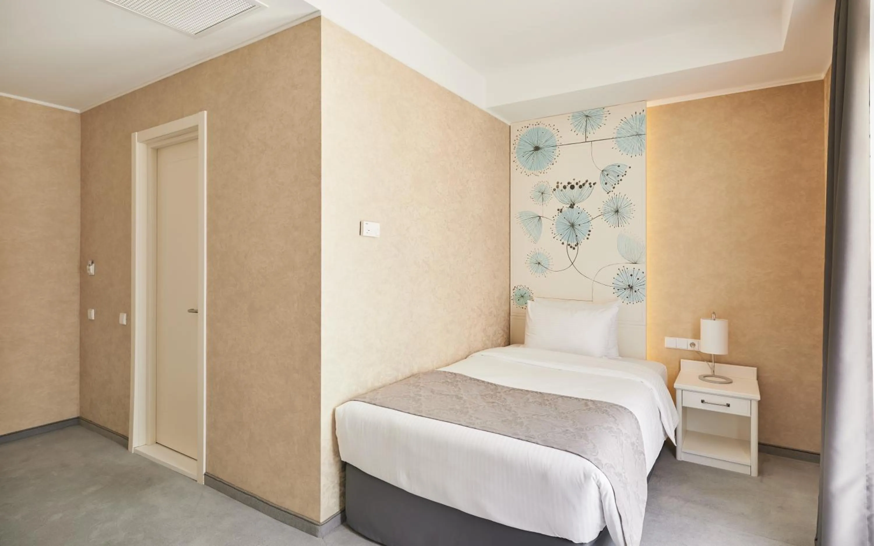 Bedroom, Bed in Gallery Palace Hotel