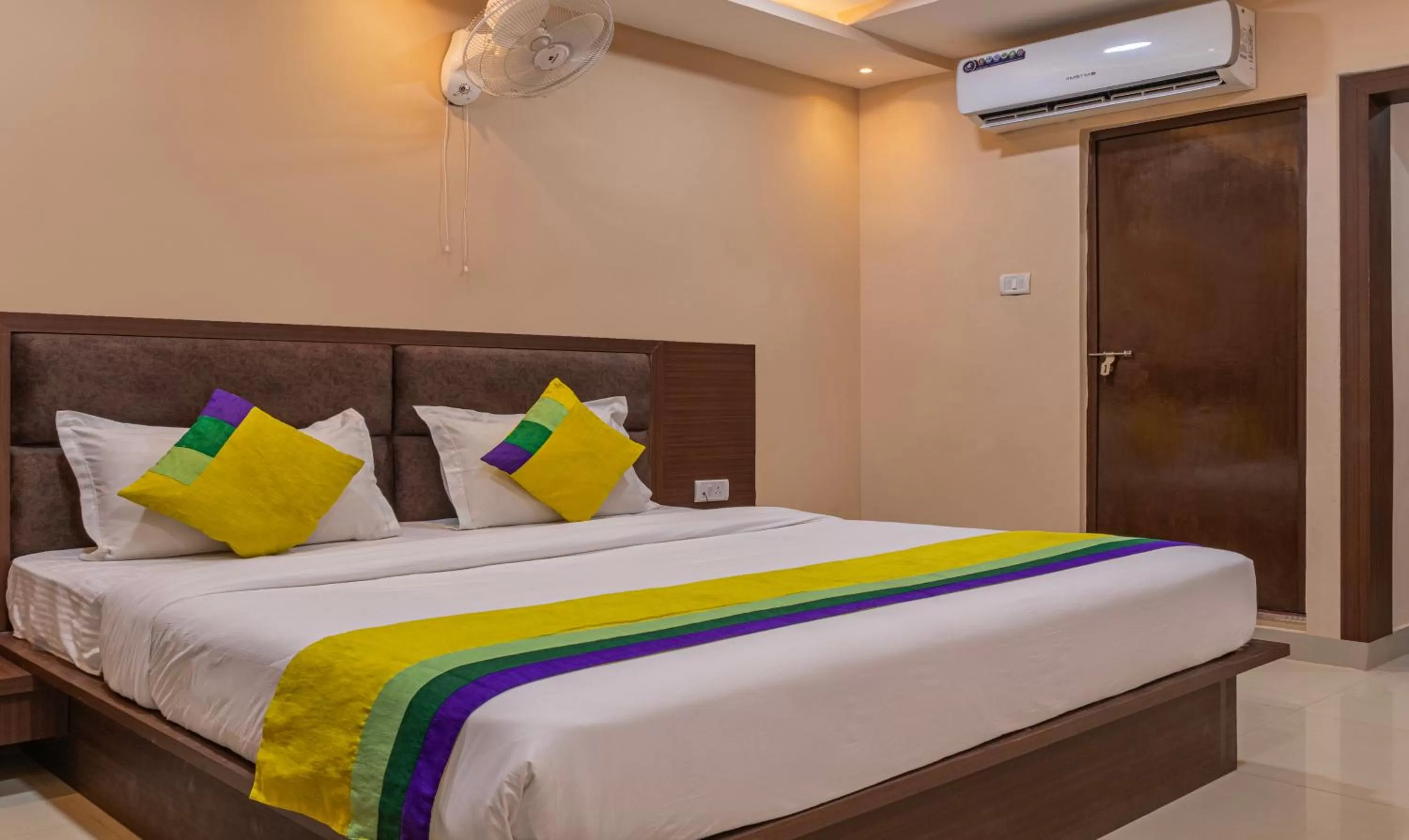 Bed in Itsy Hotels Kashi Grand, BHU