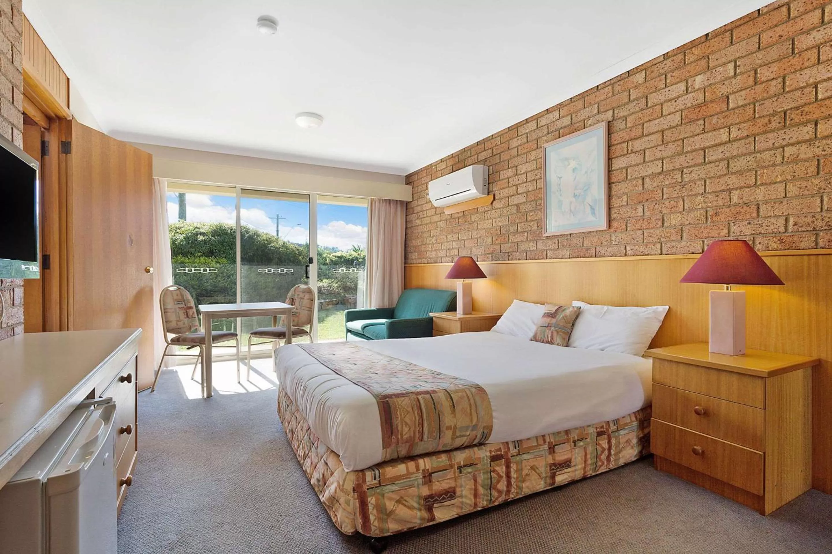 Bedroom, Bed in Comfort Inn Merimbula