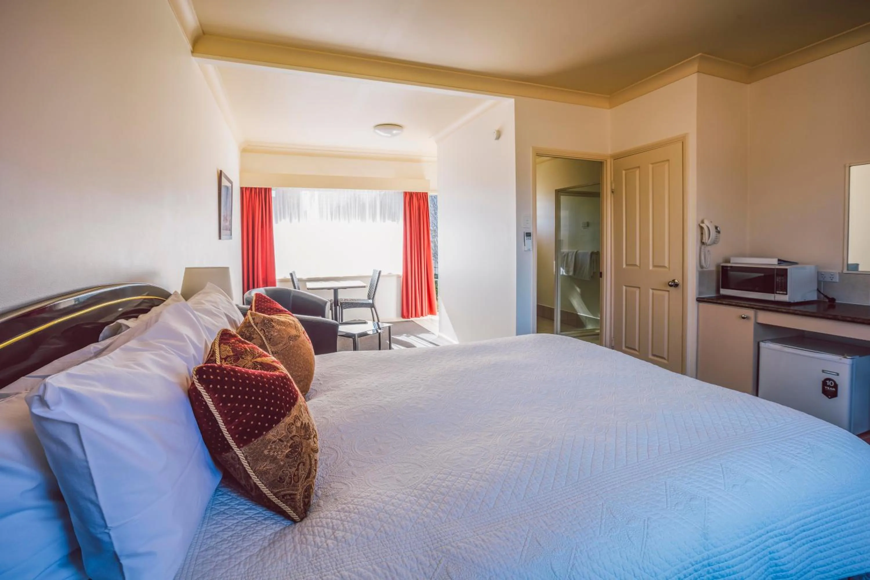 Bed in Boulevard Motel