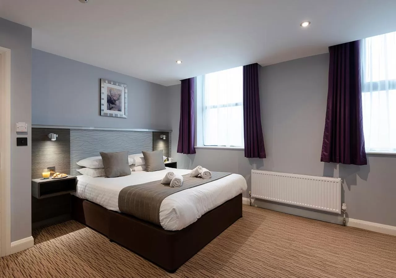 Bed in Hogs Back Hotel & Spa Nr Farnham